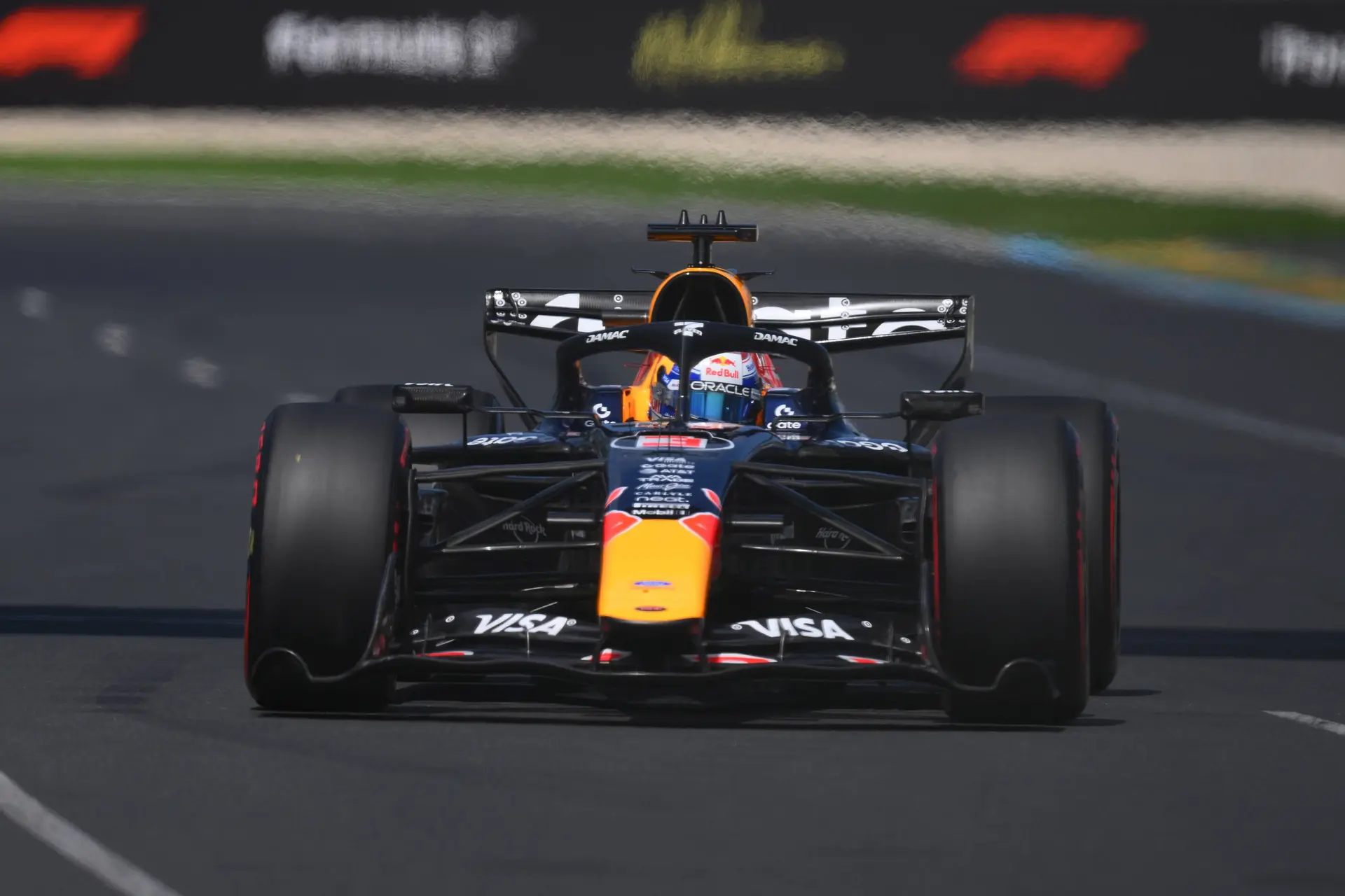 Kwalificatieduels | Verstappen na crash meteen op achterstand, Russell zet Antonelli overtuigend opzij