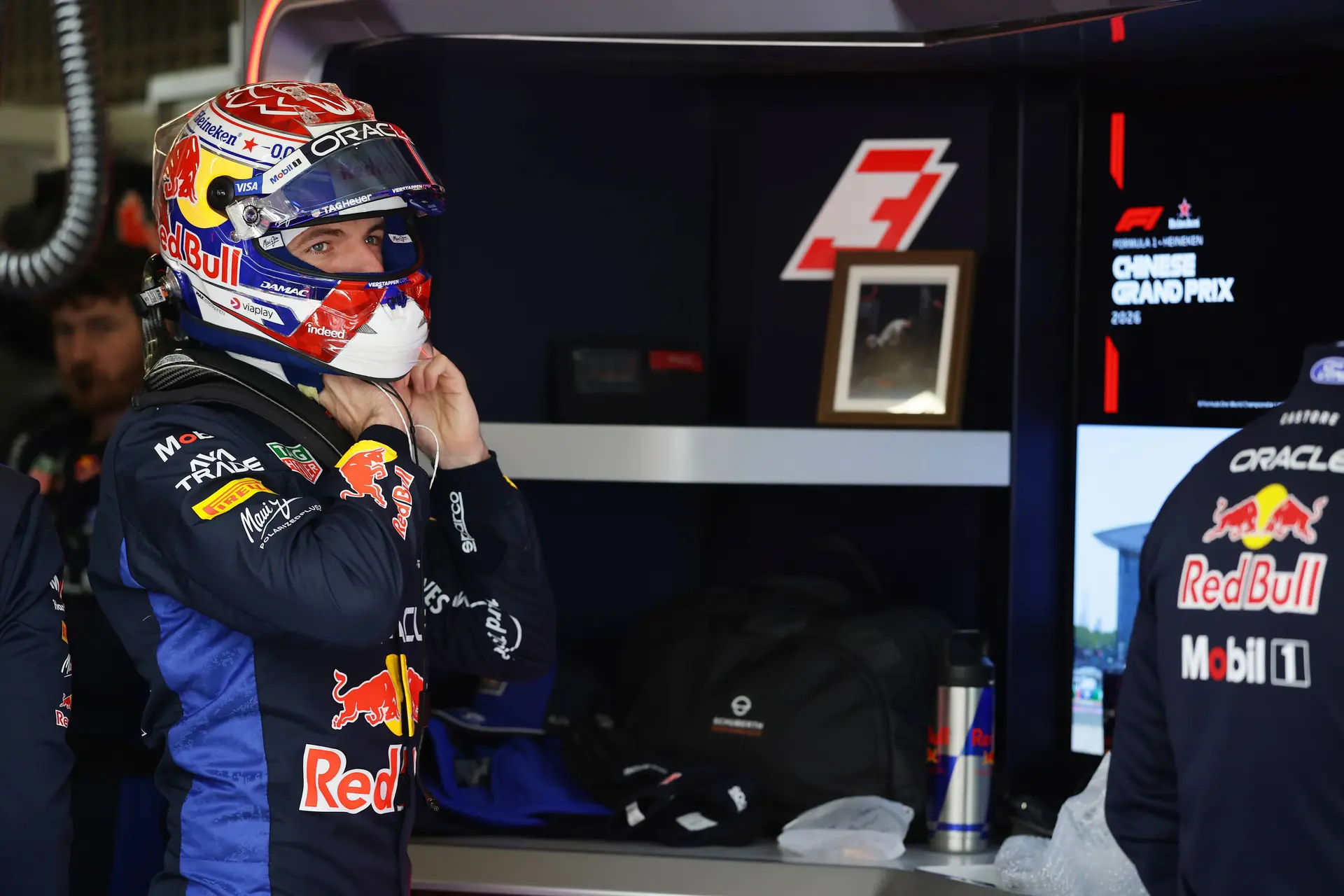 Verstappen staat perplex en is kritisch op Red Bull: 'Niet goed voorbereid'