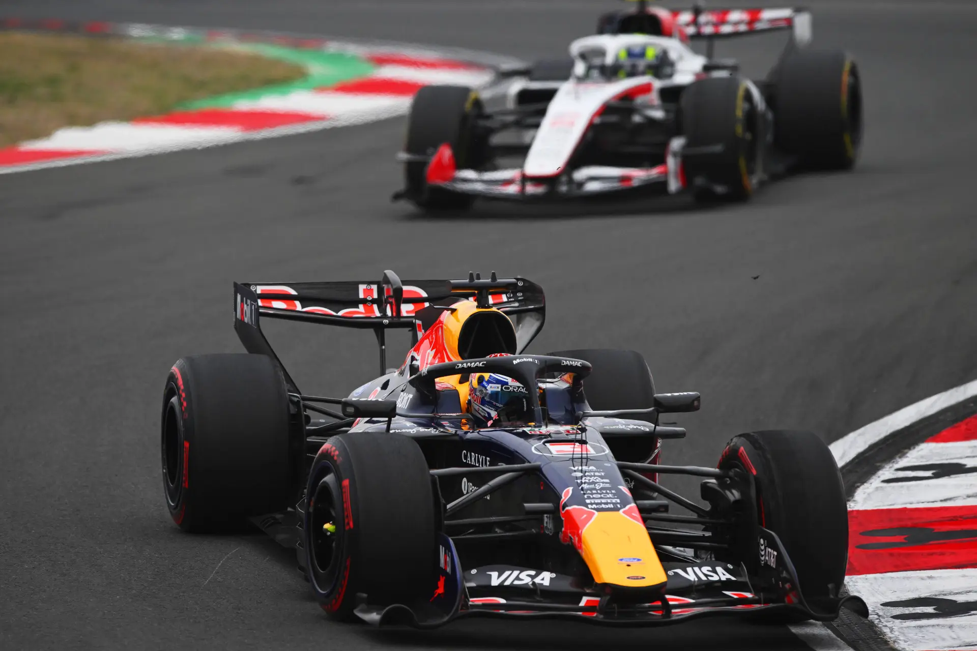 Nederlandse autocoureur legt uit hoeveel tijd Verstappen en Red Bull verliezen door overgewicht