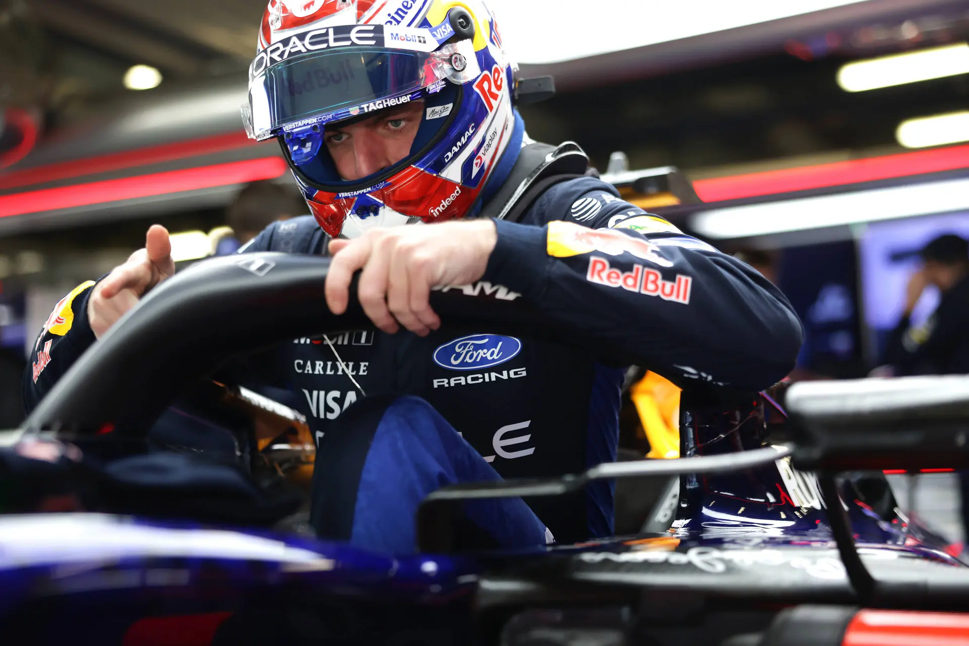 Verstappen toont begrip voor Russell en Hamilton: 'Ik ben niet achterlijk'
