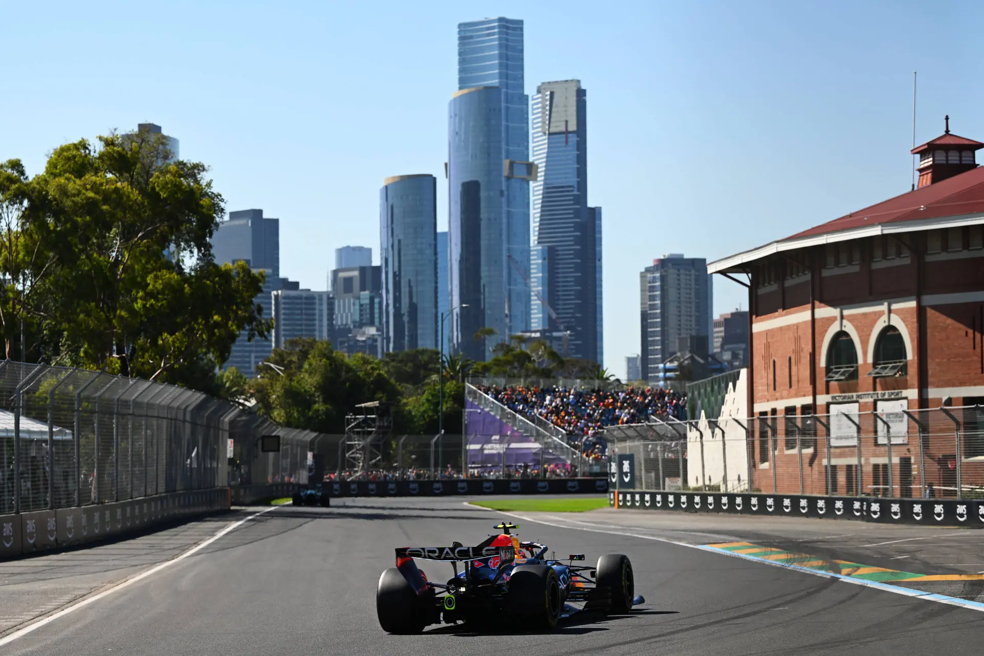 Long runs | Zandzakken verdwenen, duidelijke favoriet zichtbaar met vertekend beeld bij Verstappen