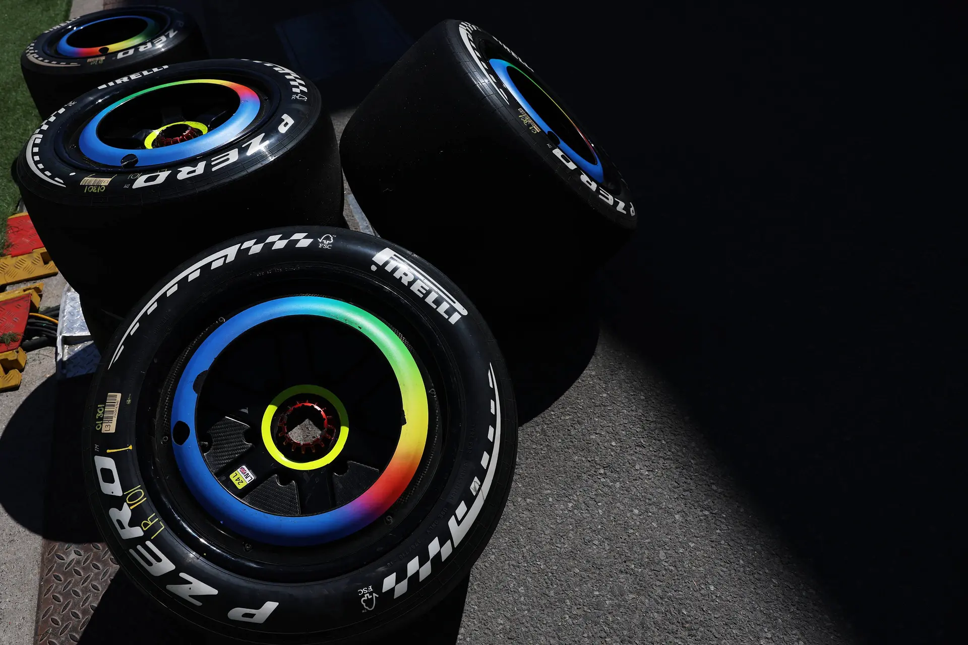 banden-pirelli-18-friday-montreal-2026