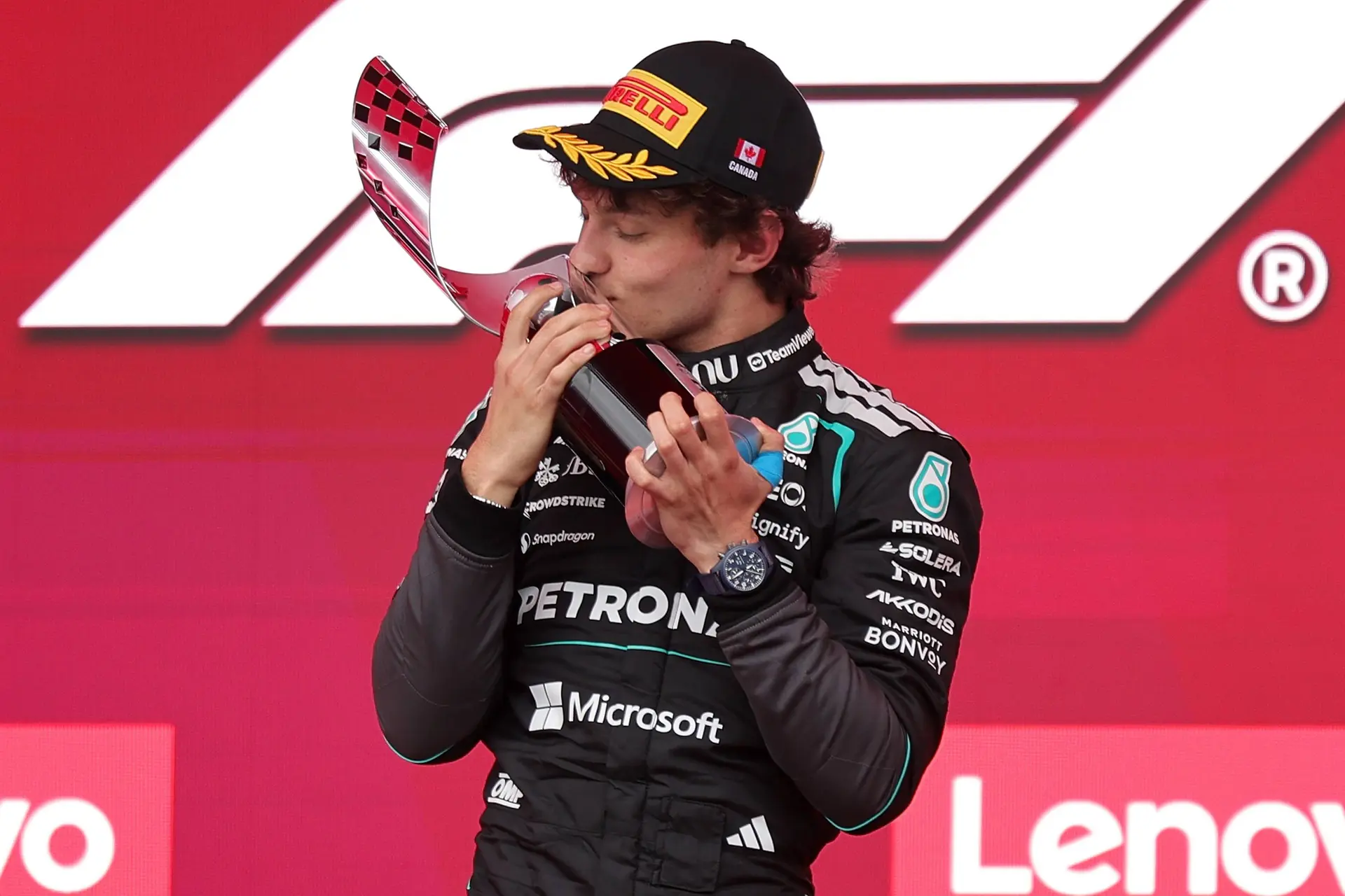 podium-kimi-antonelli-mercedes-2026-zondag-race-canada
