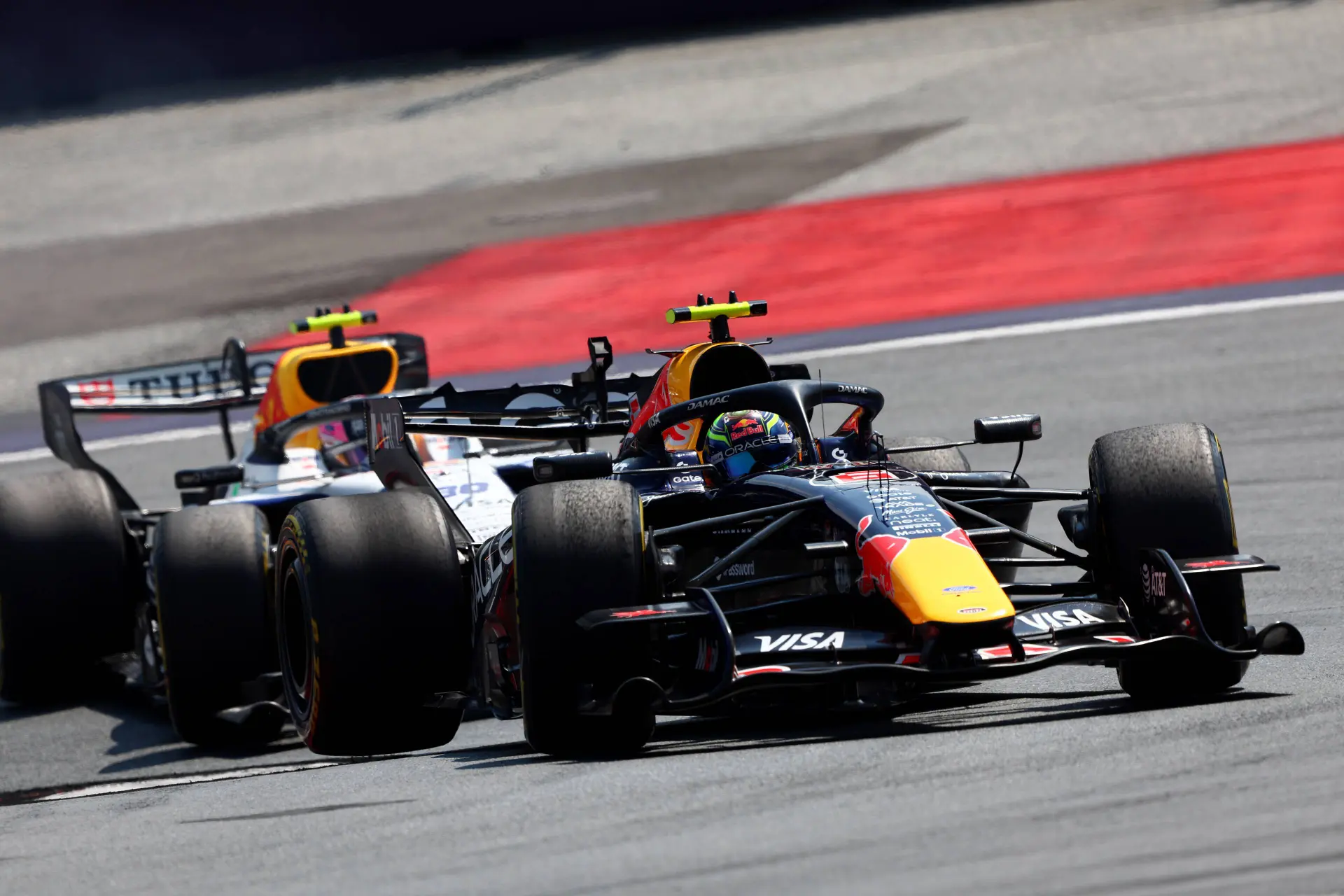 isack-hadjar-red-bull-racing-gp-oostenrijk-2026-zondag-liam-lawson-2