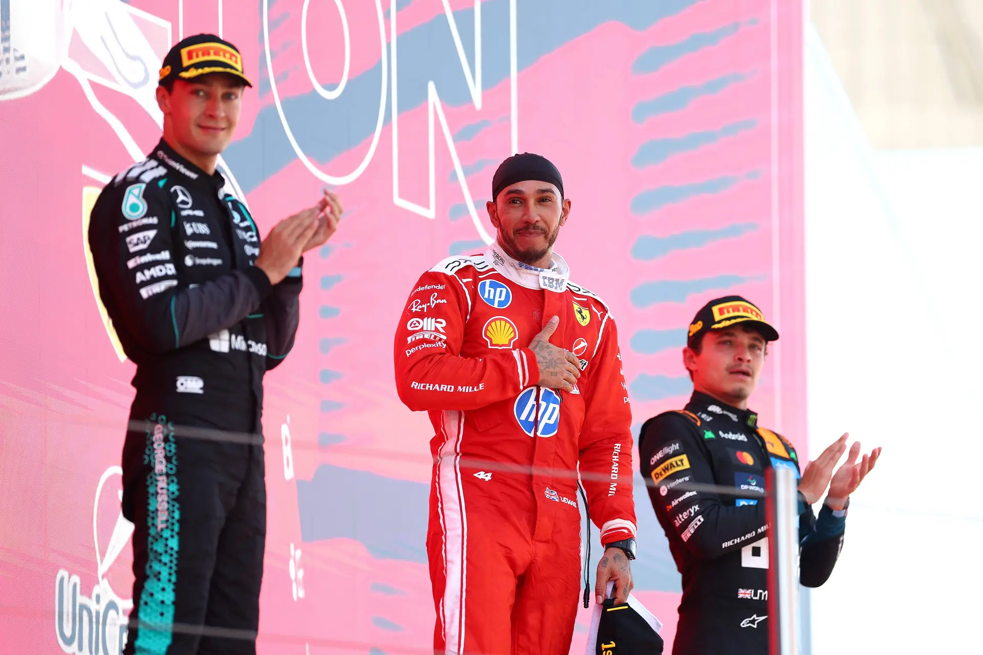 lando-norris-mclaren-lewis-hamilton-ferrar-mercedes-george-russell-gp-barcelona-catalonie-2026-zondag-podium-3