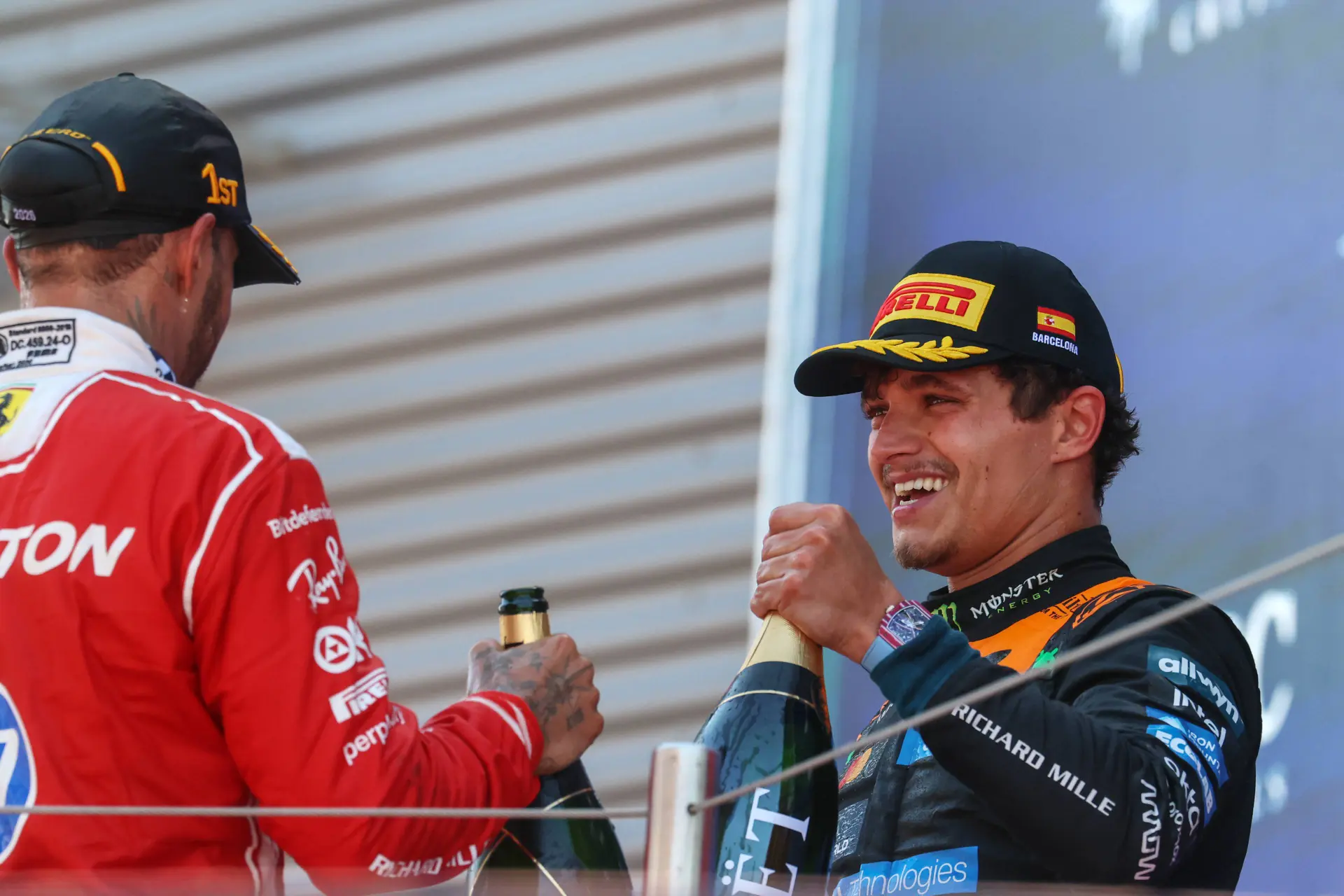 lando-norris-mclaren-lewis-hamilton-ferrari-gp-barcelona-catalonie-2026-zondag