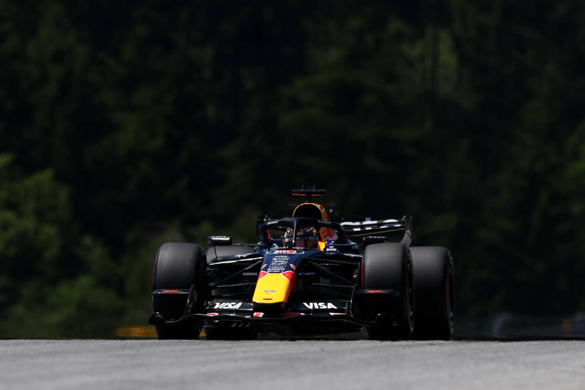 Verstappen kiest voor andere afstelling, cruciaal voordeel in de race