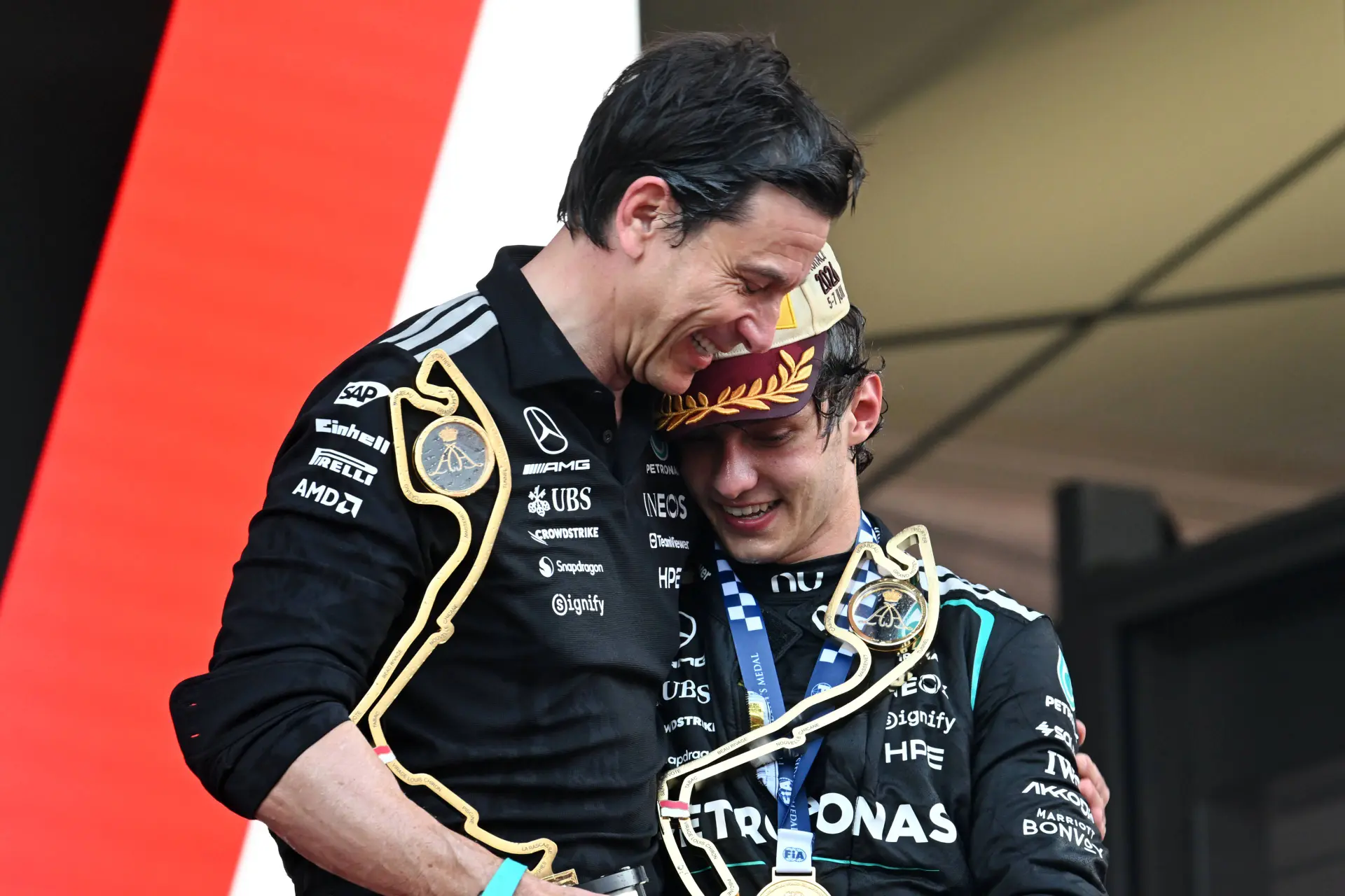 toto-wolff-kimi-antonelli-mercedes-podium--pirelli-2026-zondag-monaco-race