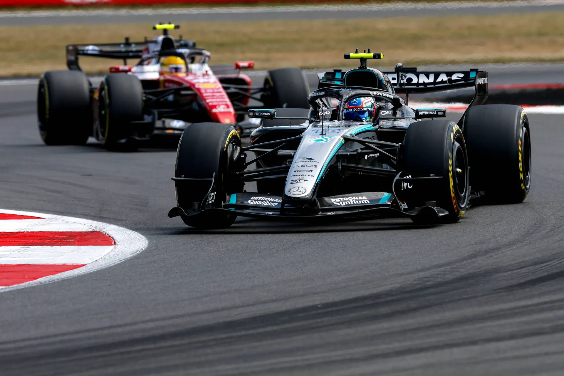 andrea-kimi-antonelli-mercedes-gp-groot-brittannie-2026-zaterdag-lewis-hamilton-ferrari-2