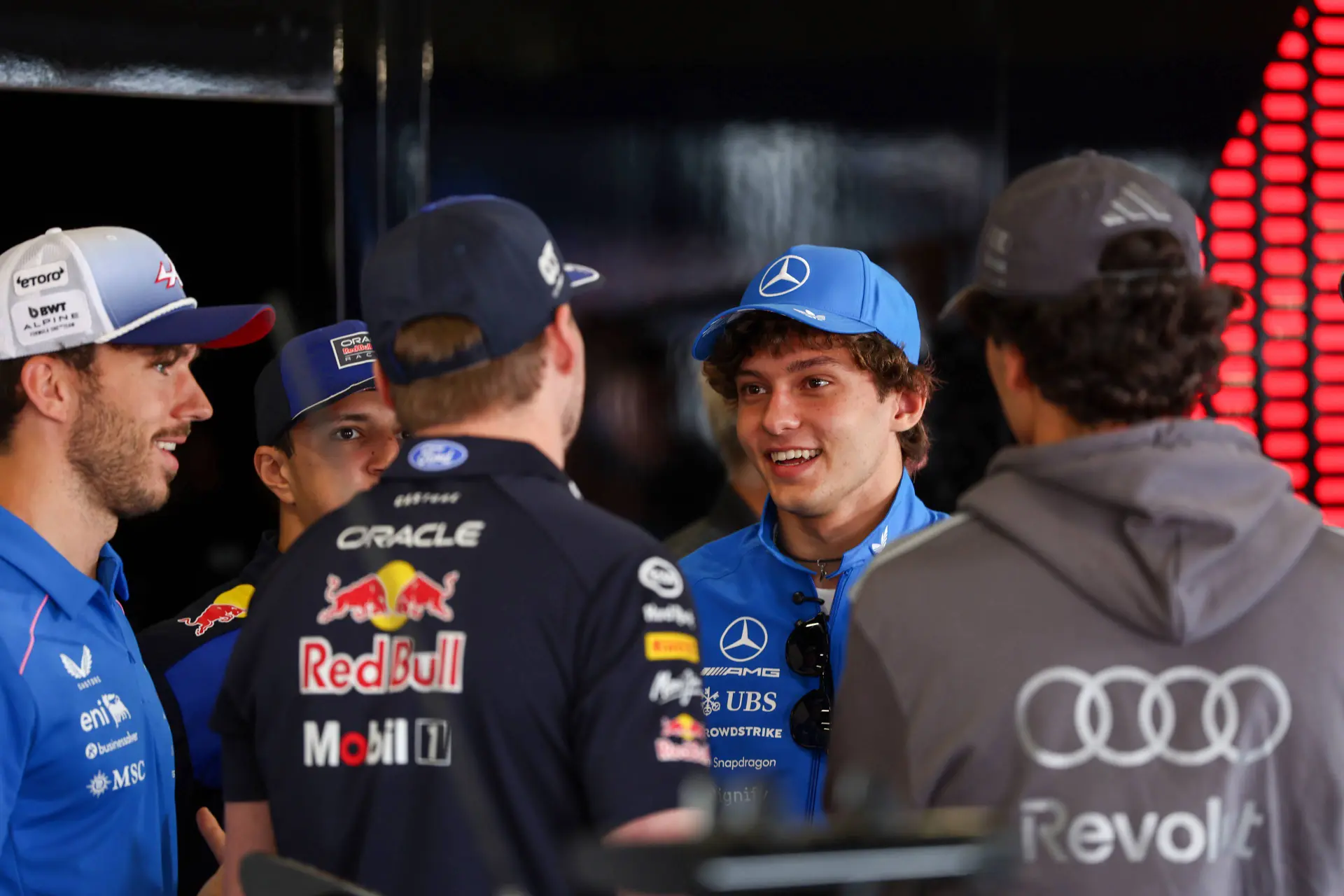 andrea-kimi-antonelli-mercedes-gp-groot-brittannie-2026-zondag-max-verstappen-pierre-gasly-isack-hadjar-gabriel-bortoleto