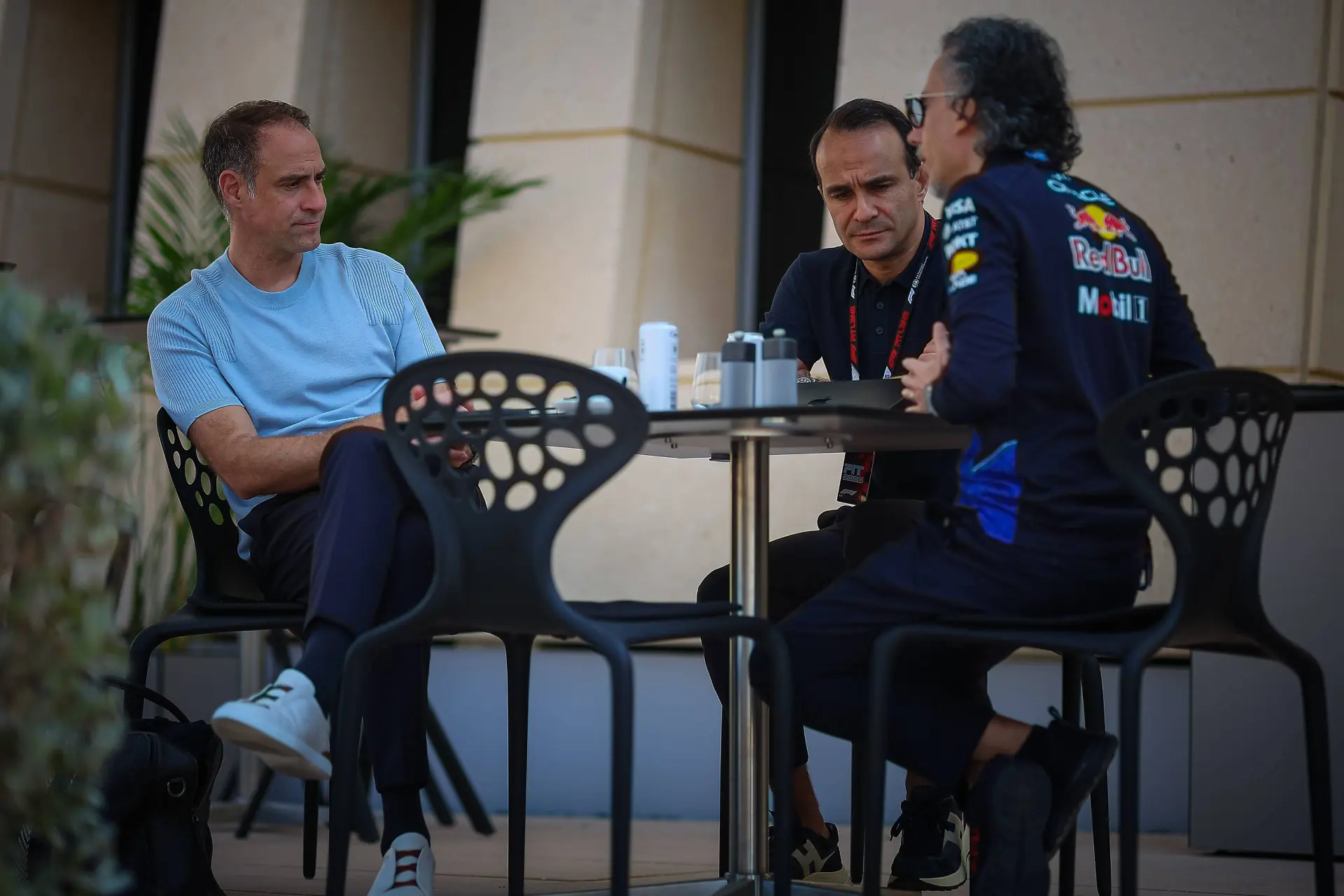 Lang overleg tussen top van Red Bull en management van Verstappen