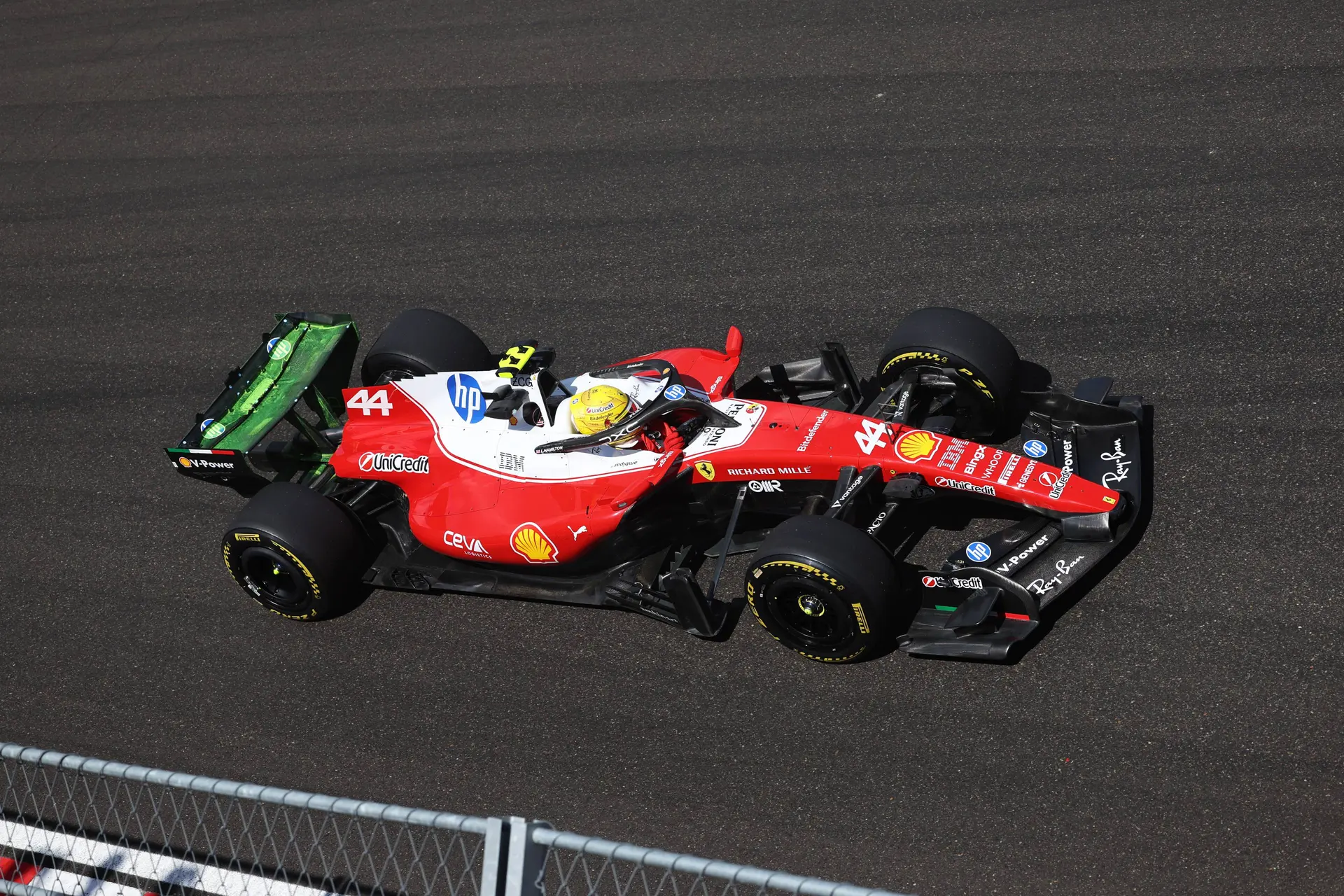 lewis-hamilton-ferrari-hongarije-flowvis-21-friday-budapest-2026
