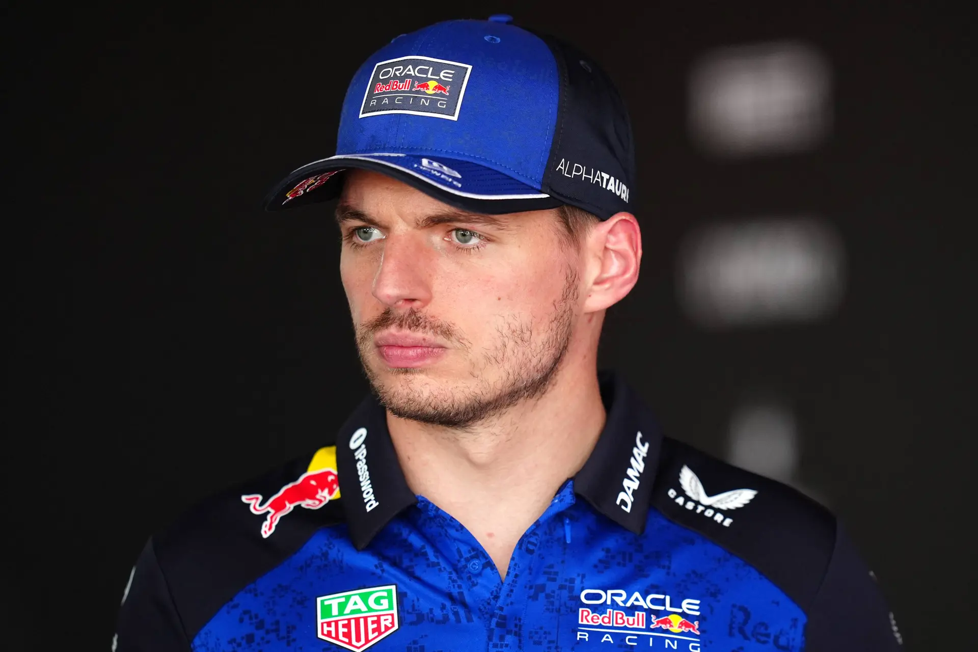 max-verstappen-red-bull-racing-2026-silverstone-groot-brittannië-boos