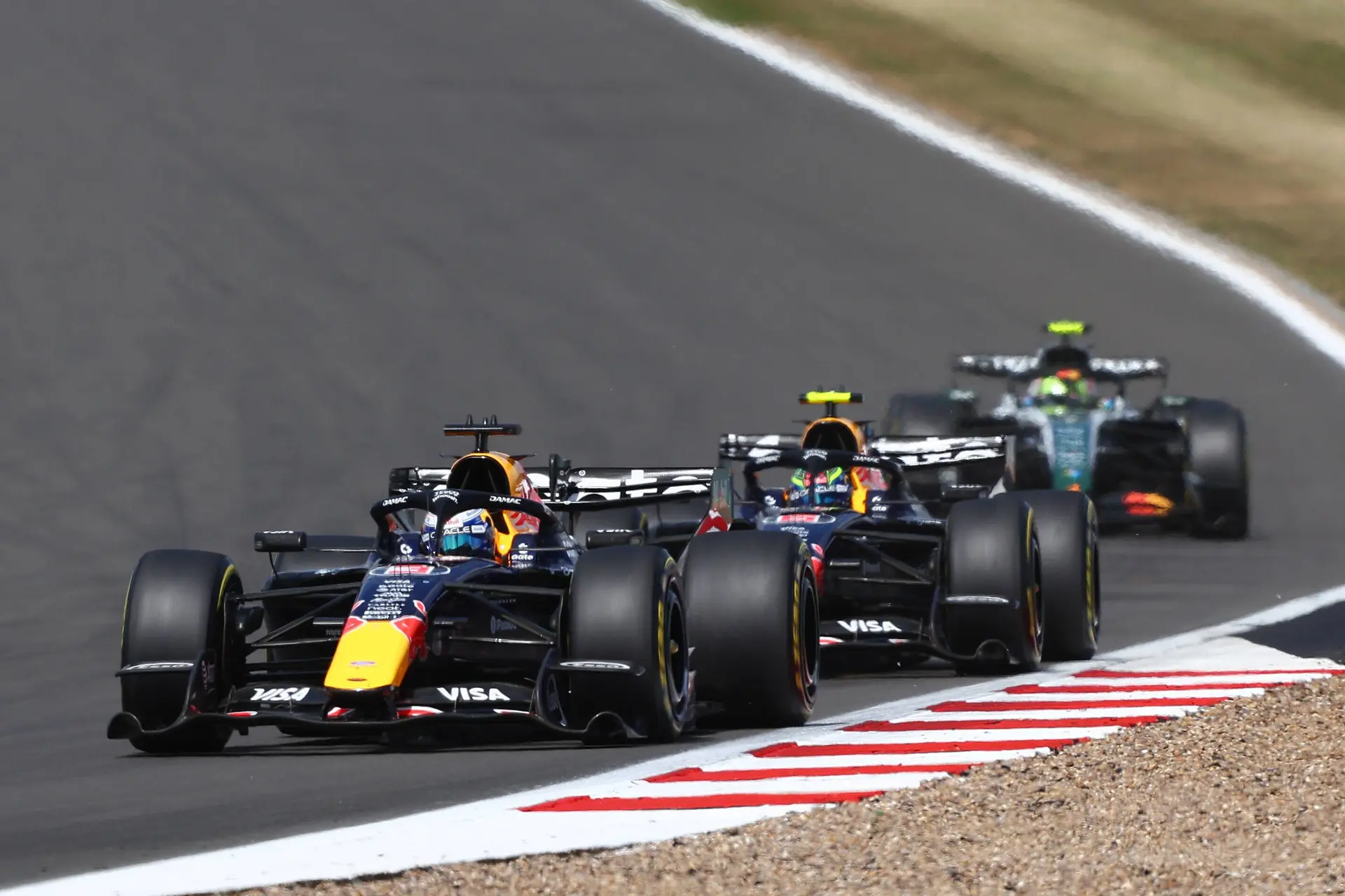 max-verstappen-red-bull-racing-gp-groot-brittannie-2026-zondag-isack-hadjar