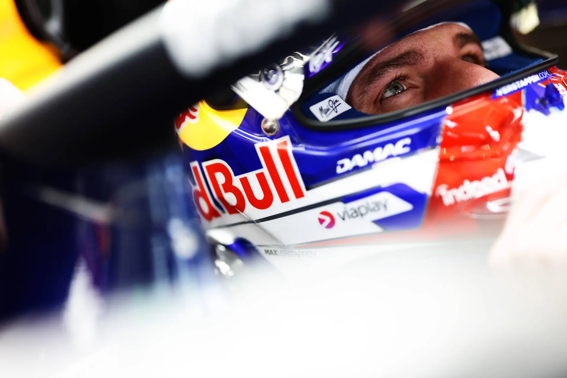 Verstappen-Red Bull-fans-Silverstone-2