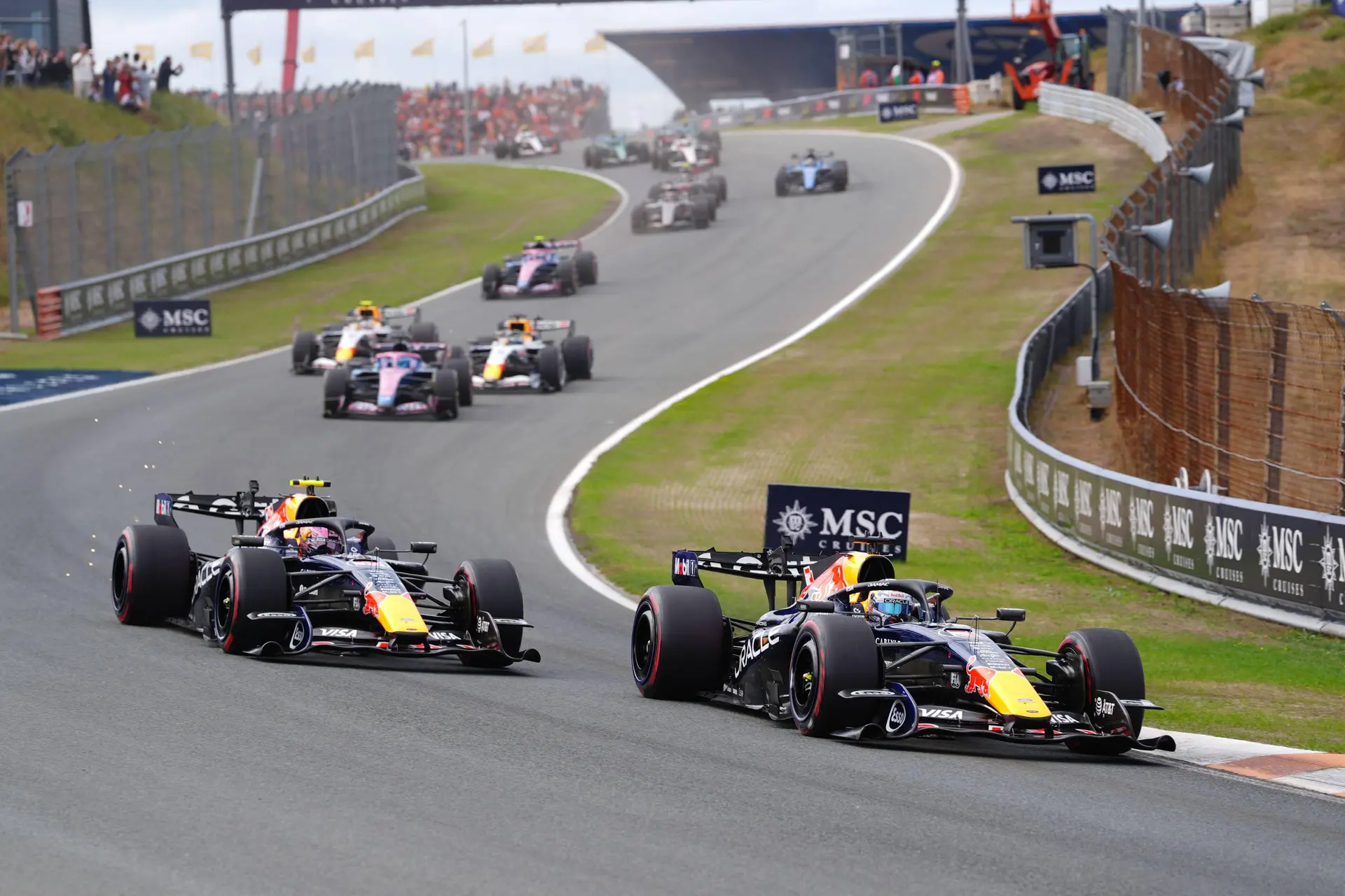 liam-lawson-max-verstappen-red-bull-racing-nederland-zandvoort-2026-start-12