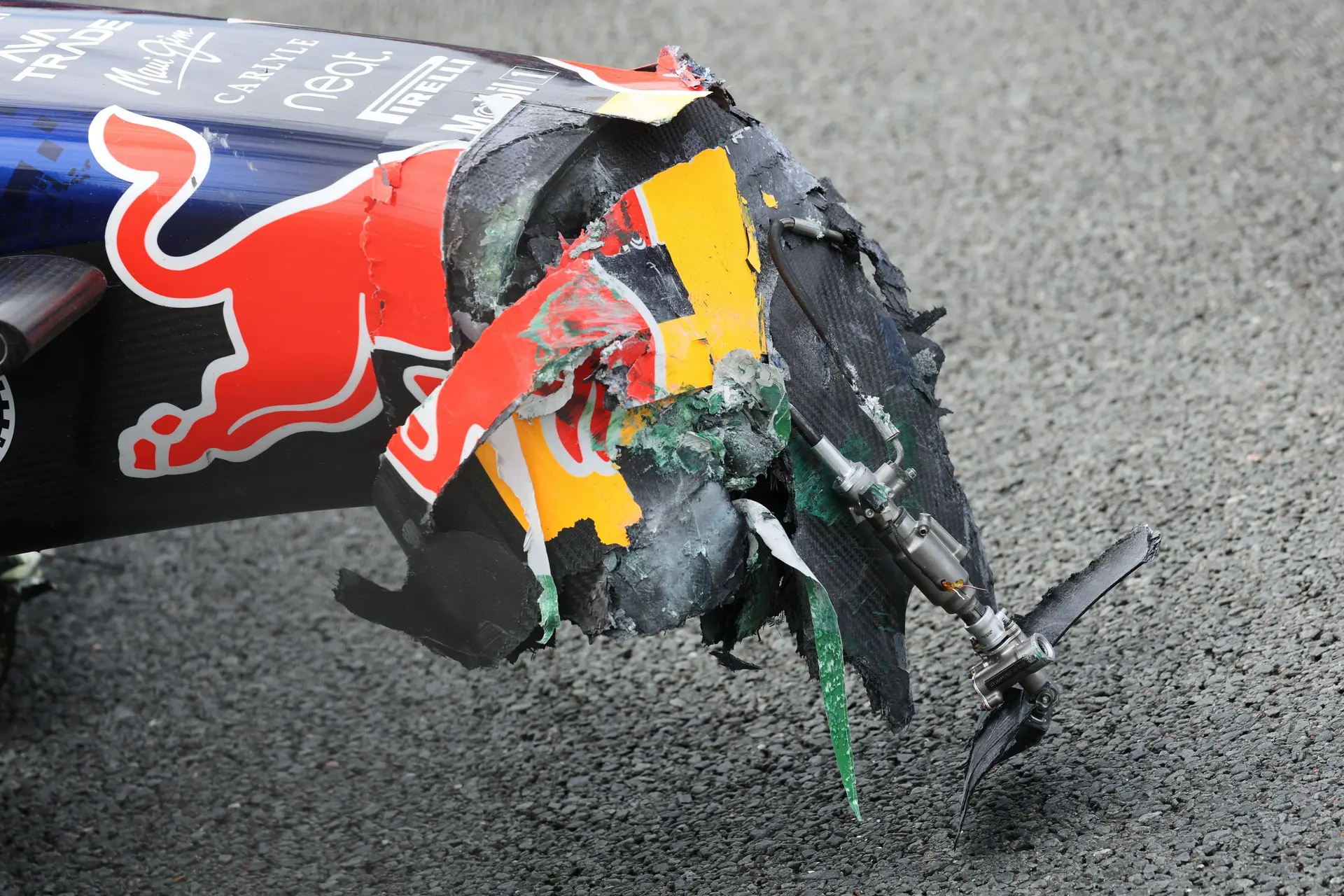 max-verstappen-crash-nederland-zandvoort-2026-medical-car-red-bull-racing-rb22-crash-17