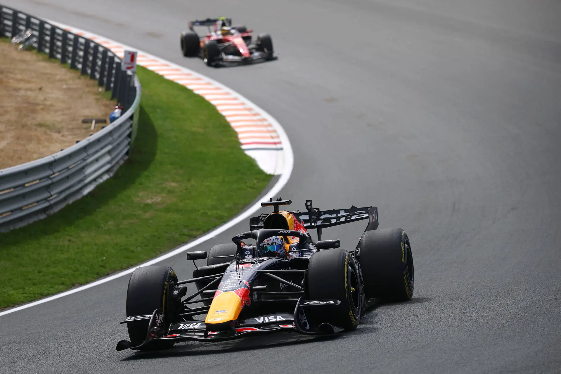 max-verstappen-red-bull-racing-gp-nederland-2026-zaterdag-ferrari