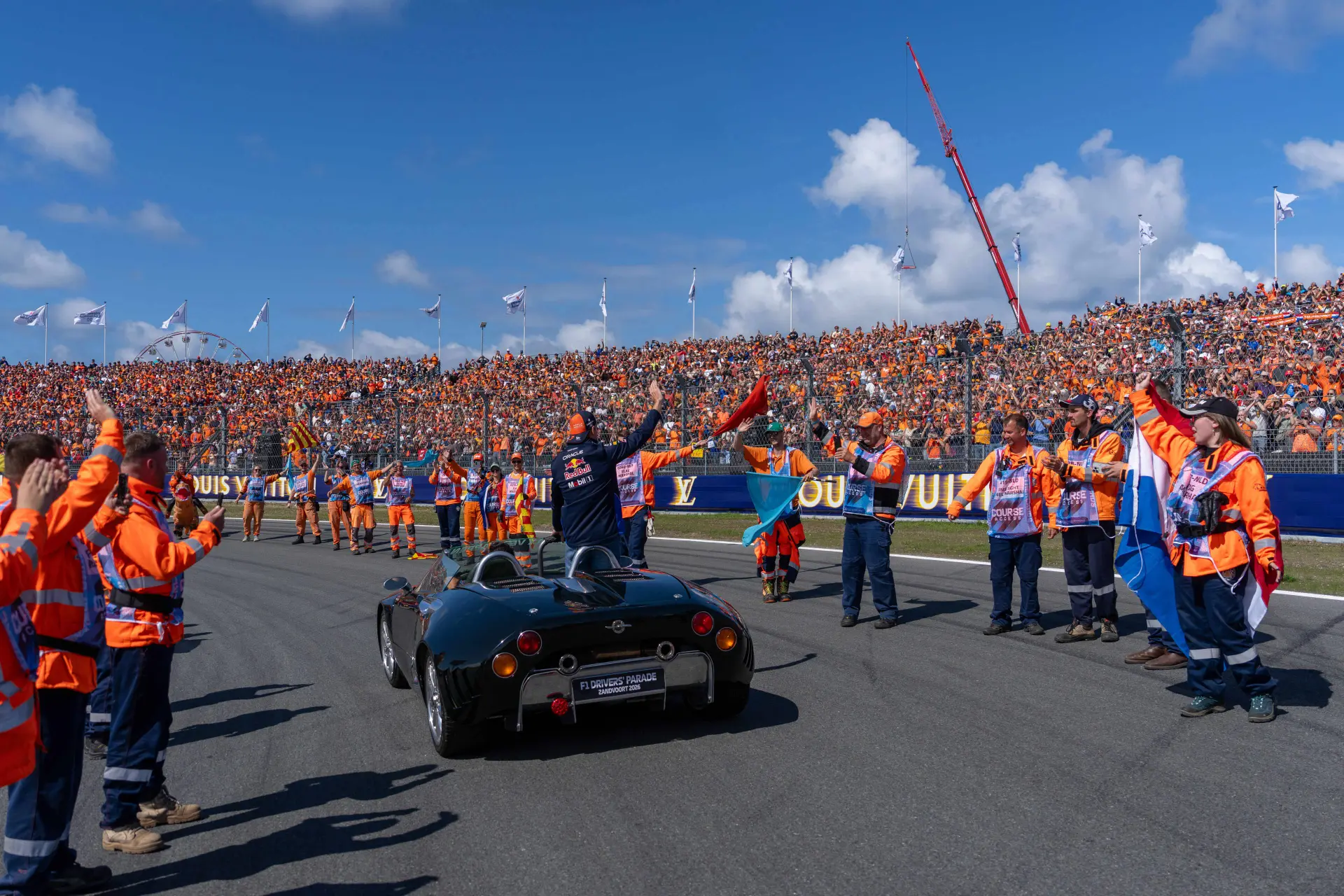 Max-verstappen-zandvoort-2026-oranje-fans