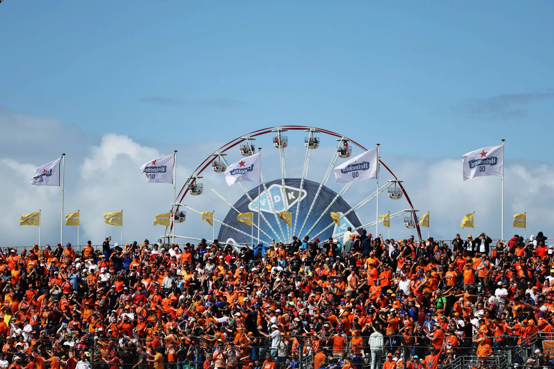 orange-army-zandvoort-fans-red-bull-racing-gp-nederland-2026-zondag