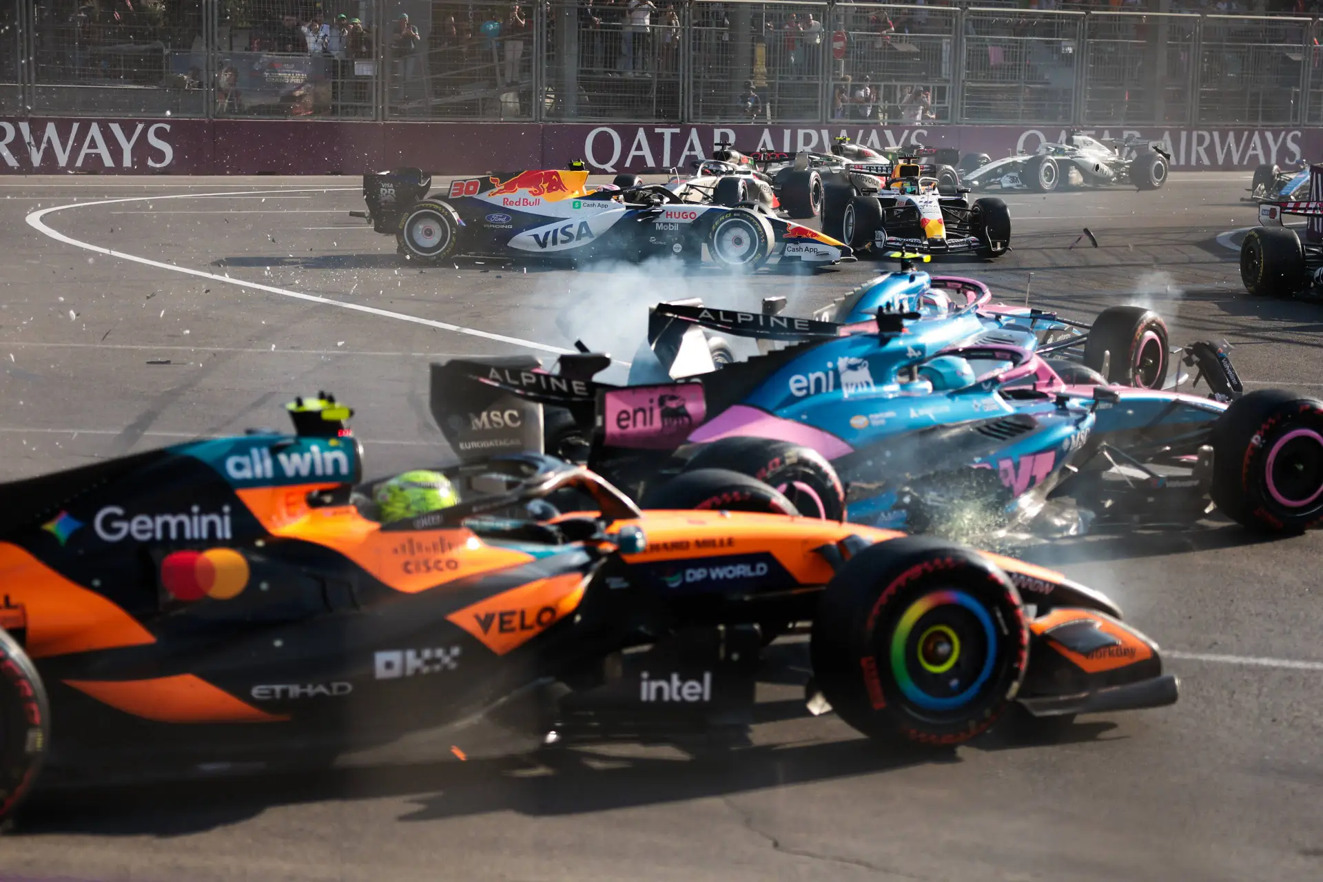 crash-azerbeidzjan-bakoe-franco-colapinto-pierre-gasly-lando-norris-liam-lawson-arvid-lindblad-kimi-antonelli-2
