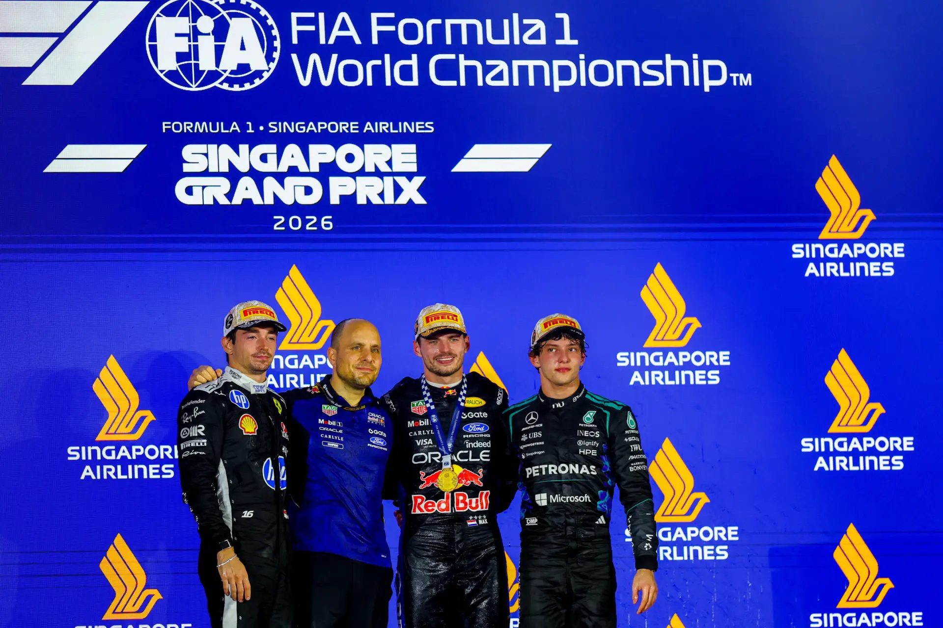 max-verstappen-gp-gianpiero-lambiase-singapore-podium-charles-leclerc-kimi-antonelli