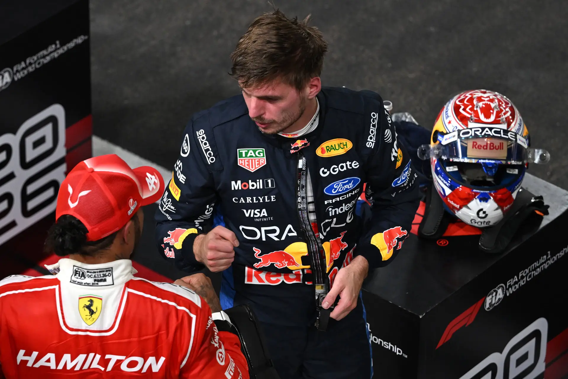 max-verstappen-red-bull-racing-gp-singapore-2026-zaterdag-poleposition-ferrari-lewis-hamilton