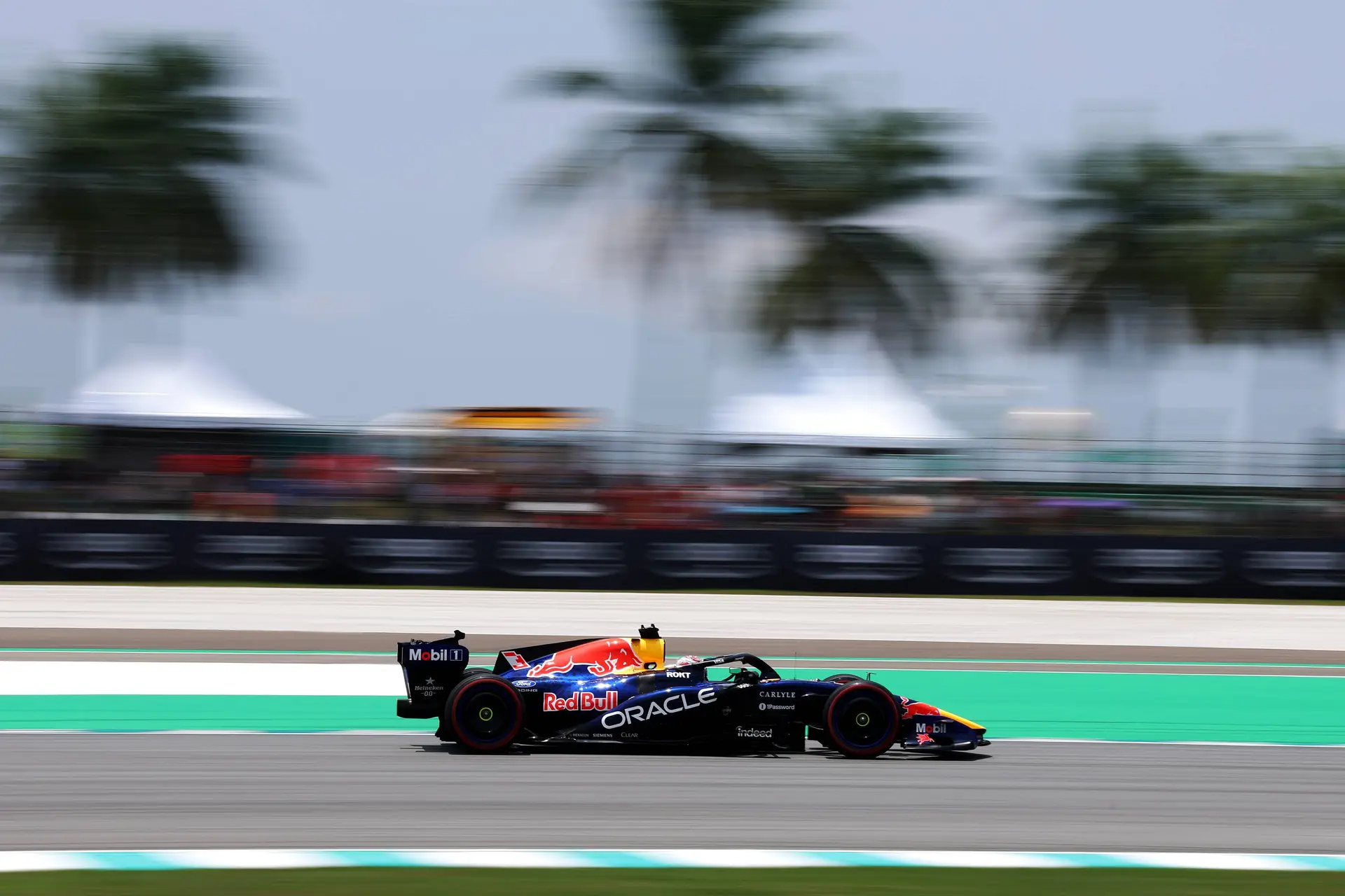 Verstappen-Hadjar-Red Bull-3