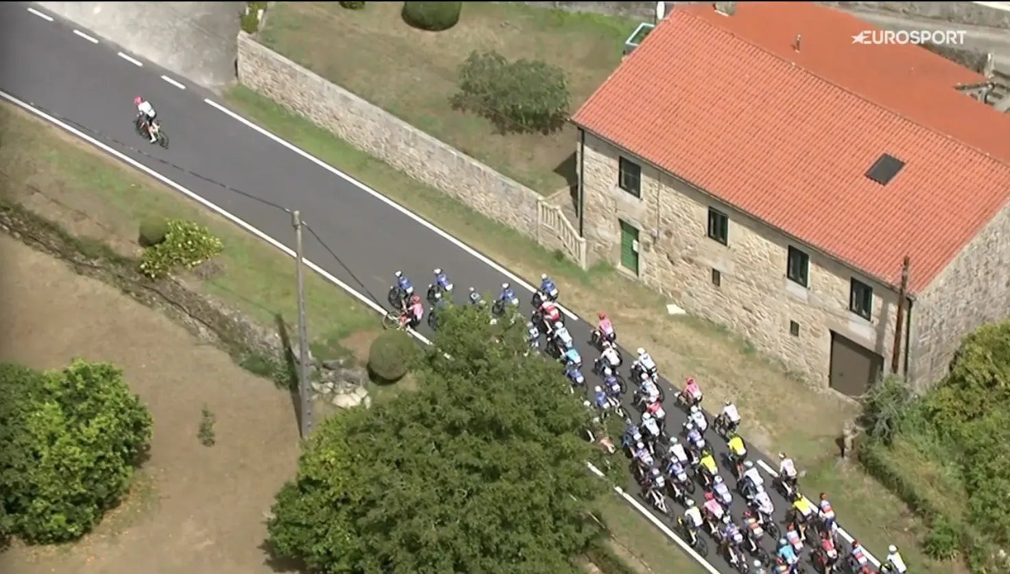 🎥 'Mean' Vuelta crash sparks outrage: Carapaz criticizes AG2R, Van Aert agrees with O'Connor