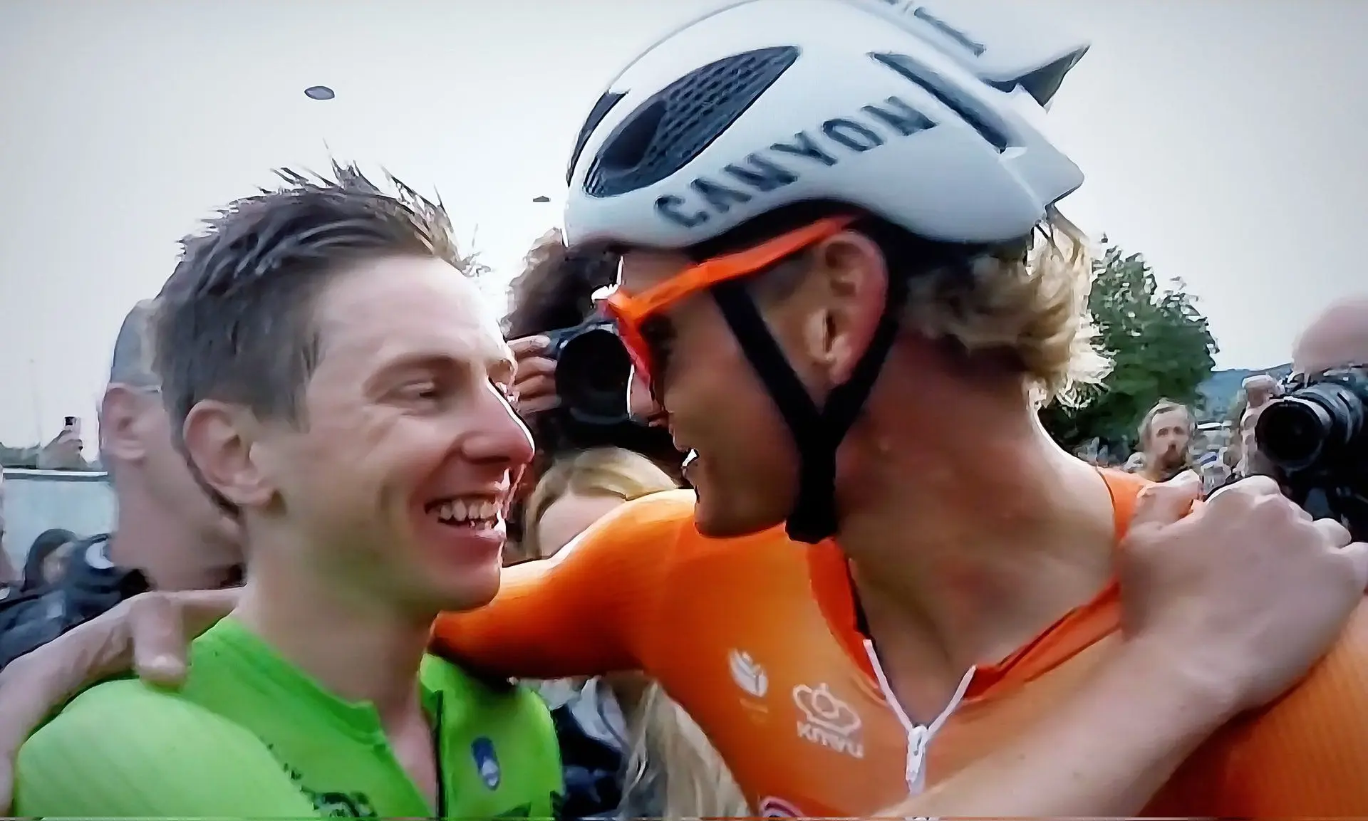From world champion to world champion: this is what Van der Poel said to World Champion successor Pogacar during little chat