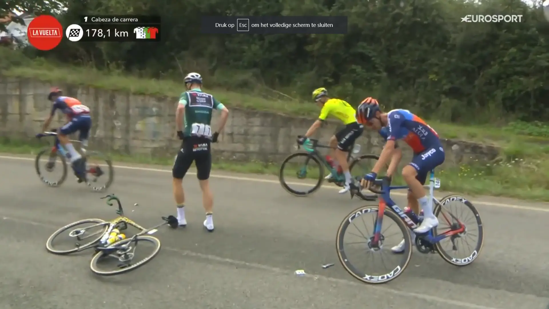 Visma | Lease a Bike shares medical update Van Aert after nasty fall in the Vuelta: leader spent night in hospital