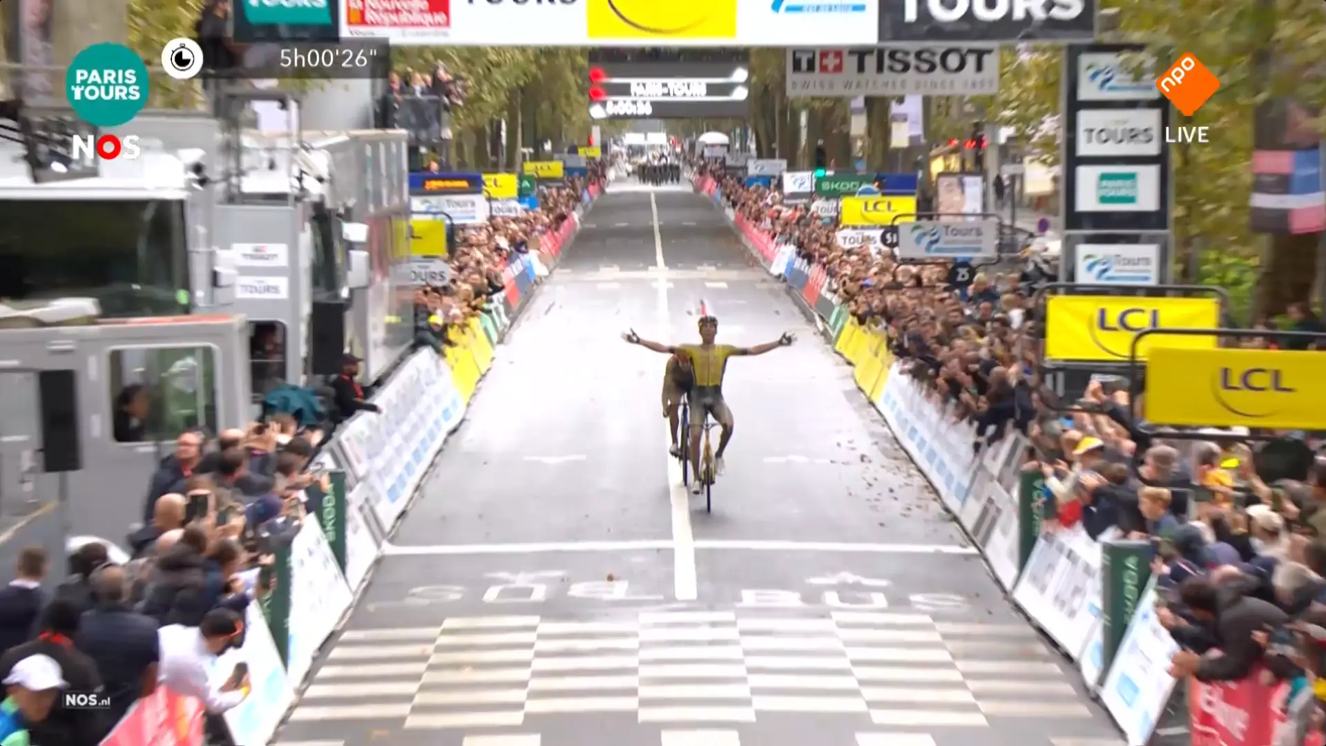 In a heroic Paris-Tours, a muddy Laporte is the strongest in sprint-á-deux: Vacek second