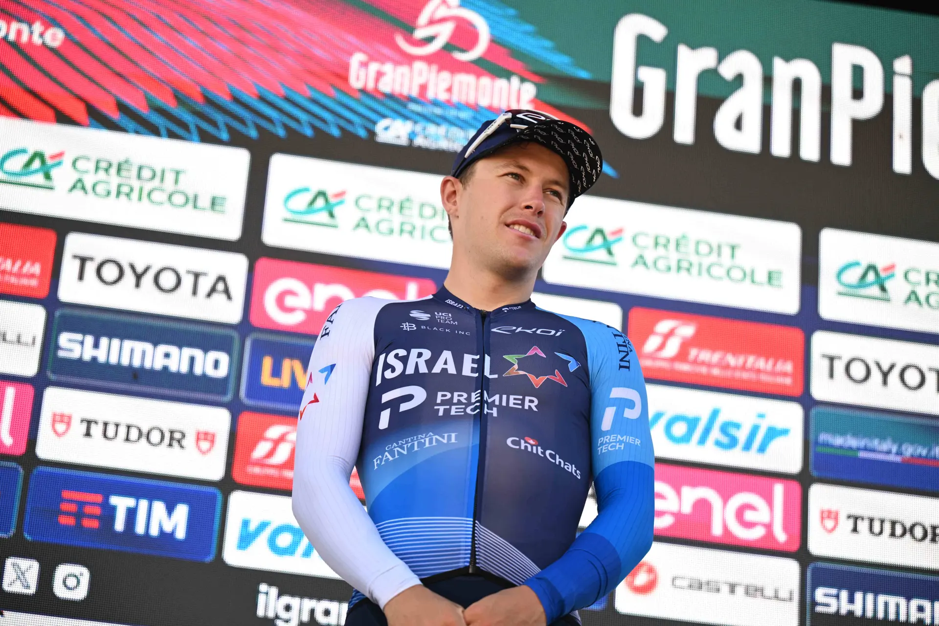 Hirschi again shows strong autumn legs, but Strong wins Giro del Veneto after powerful sprint