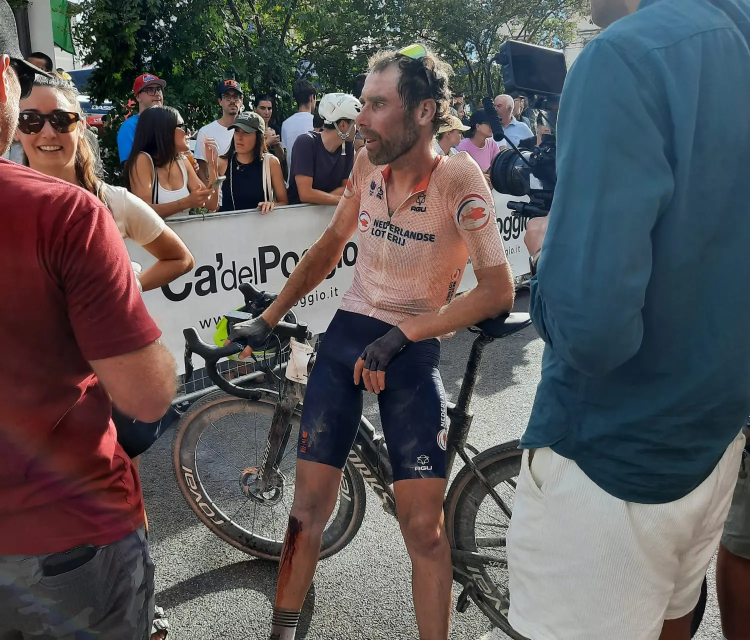 National coach Ten Dam abandons his own World Gravel Championship race to watch final Van der Poel