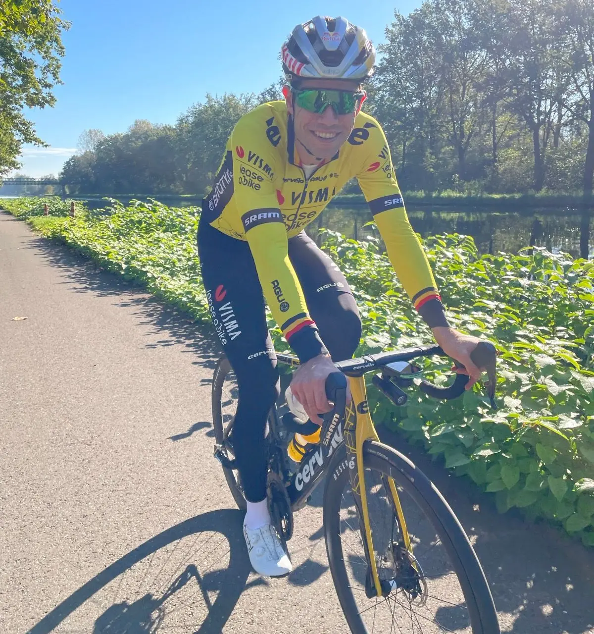 Van Aert and Philipsen face sharp criticism: "Are you an influencer or a cyclist?"
