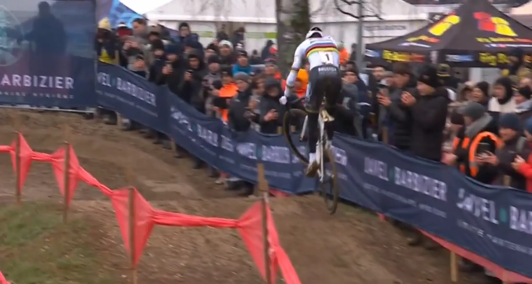 Van der Poel had extra motivation in France and showed the audience his true cyclo-cross skills
