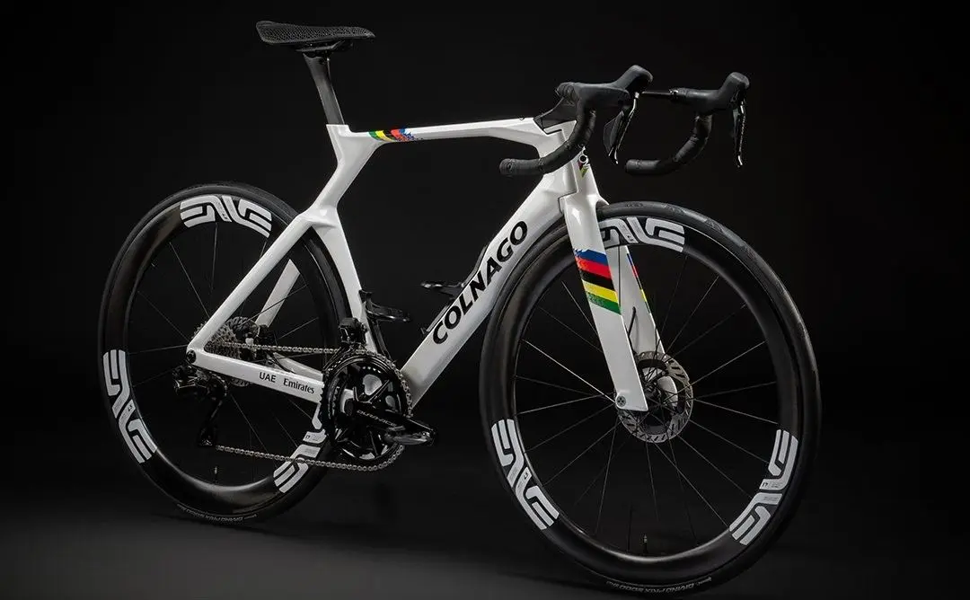 📸Pogacar's new bike revealed: super stylish aero bike with rainbow accents and Shimano components