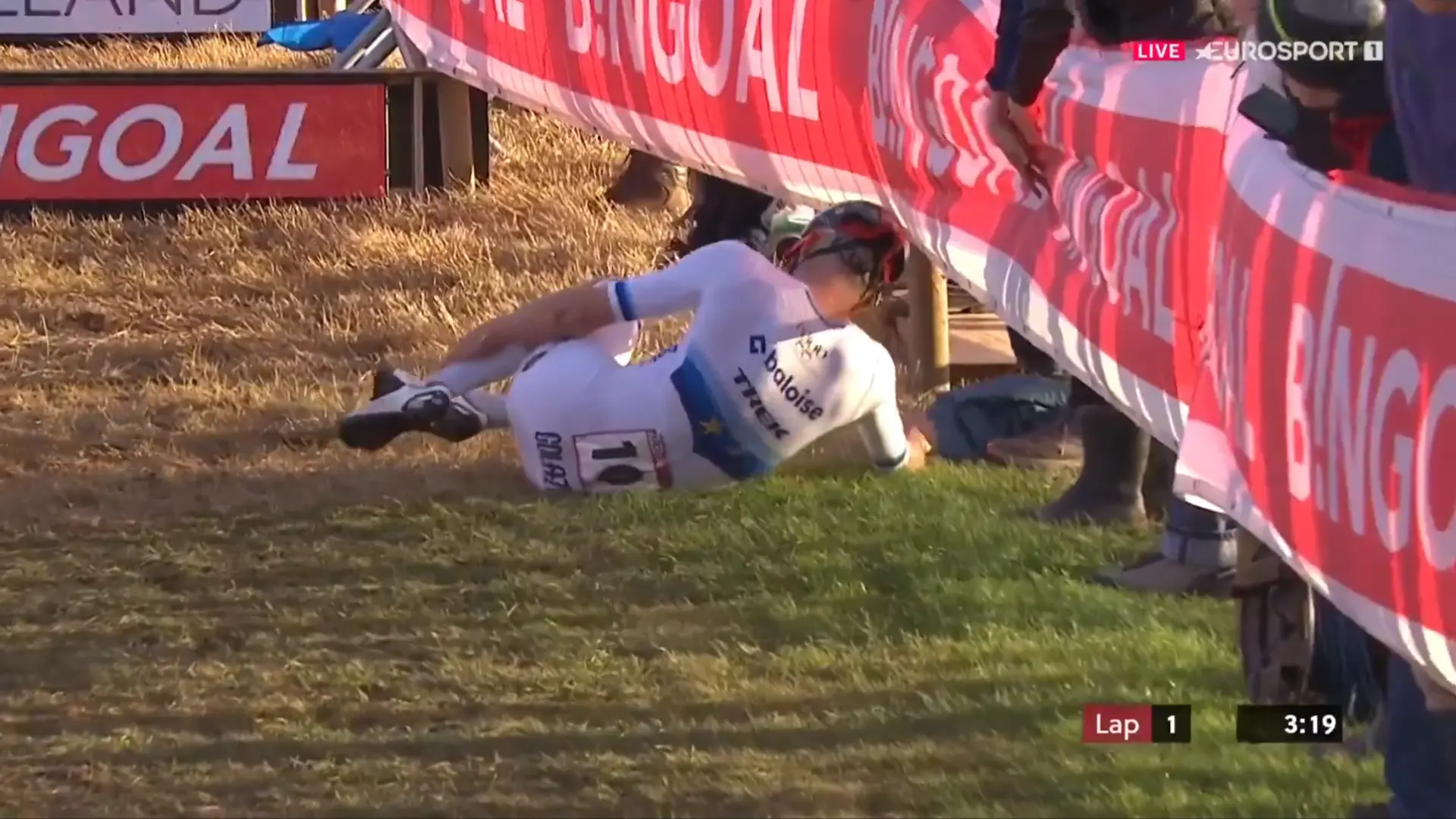 Michael Vanthourenhout triumphs in thrilling final lap in Dublin, Nys crashes hard in first lap