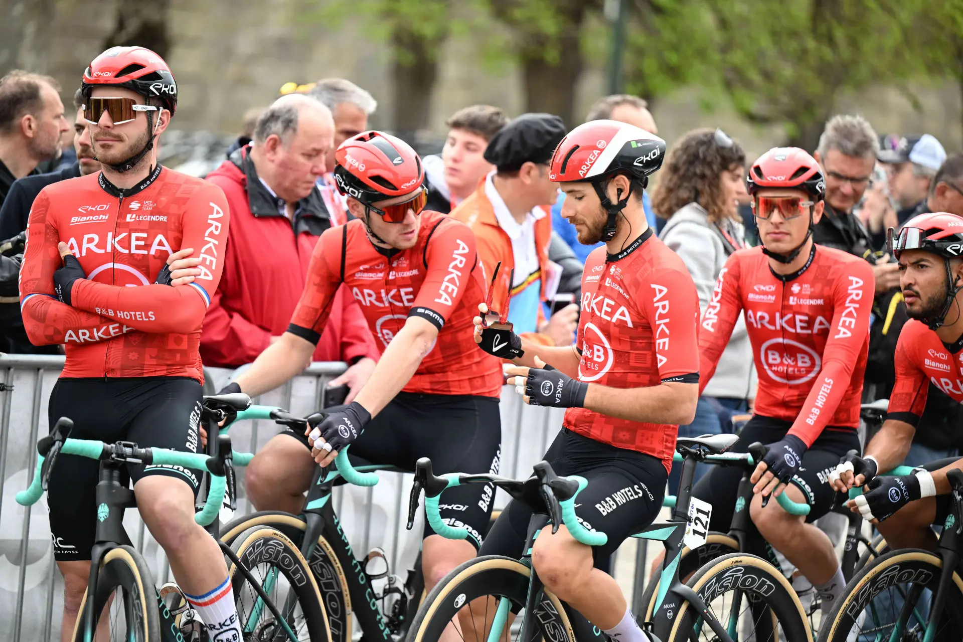 Arkéa-B&B Hotels team manager criticizes lack of communication: "Everyone is focused on their own interests"