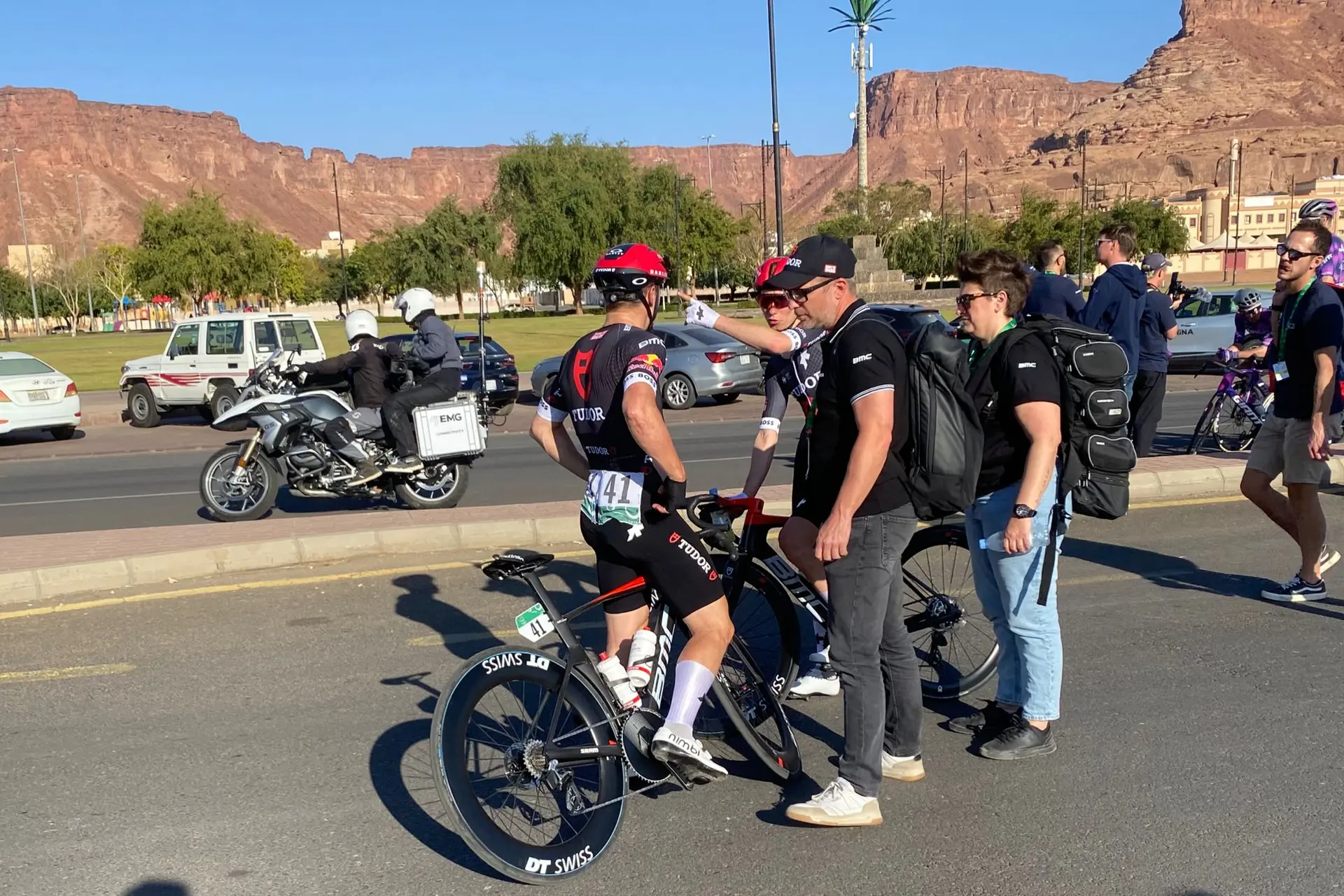🎥 Majka, Kristoff and De Kleijn suffer nasty crashes in opening stage of AlUla Tour