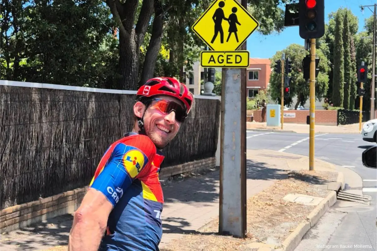 Meanwhile in the peloton | Mollema jokes about being one of the peloton’s grandpas, as shown in Instagram post