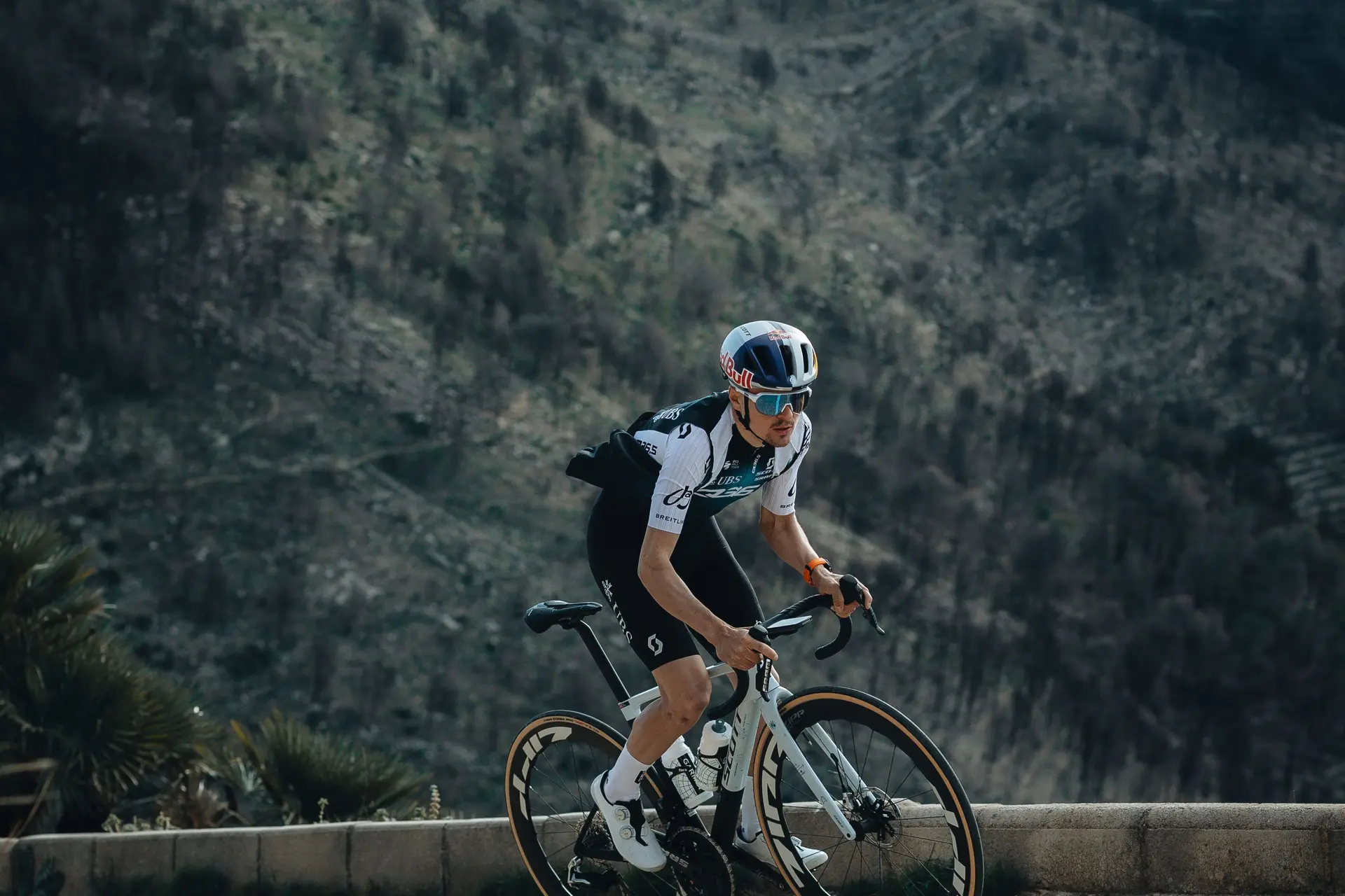 Pidcock wins shortened and neutralized second stage of AlUla Tour on the slopes of mountain Wirkah