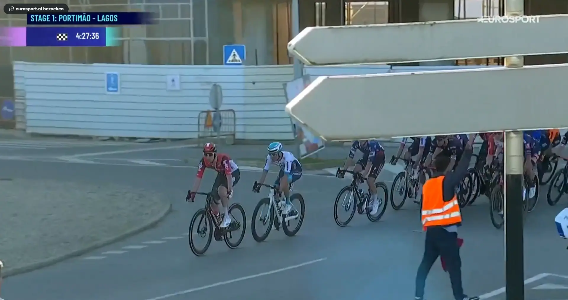 Not the organization, but his own lead-out is to blame, according to De Lie: "He must have never seen a cycling race"