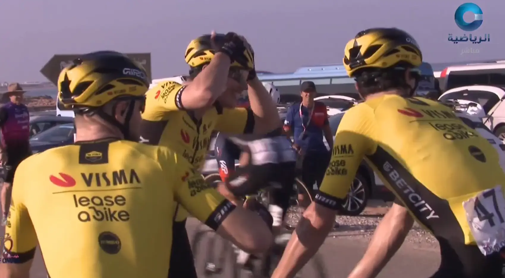 🎥 Pro Behrens switched to aero helmet in the heat of Oman for Kooij: "Niklas is new, but worked very well"