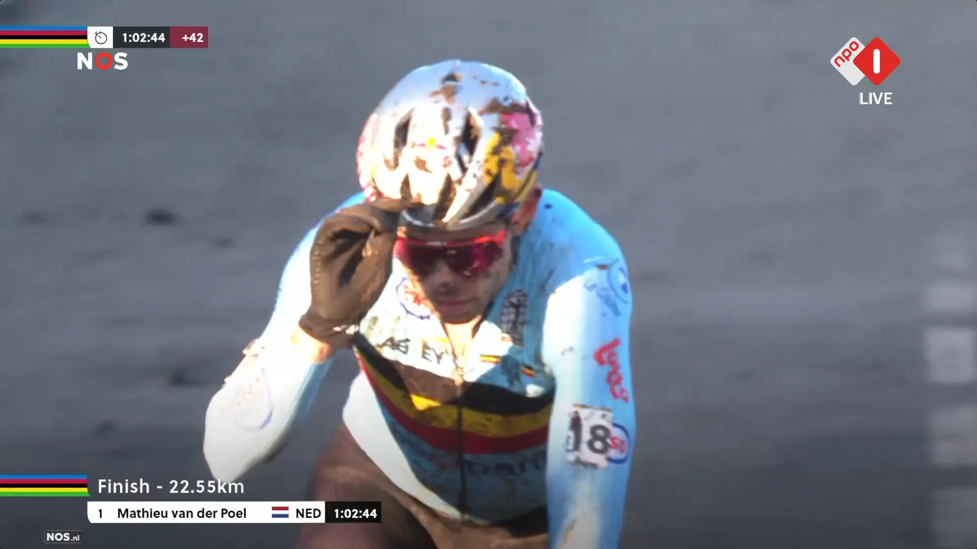 Van Aert "tips his hat" to Van der Poel after disastrous start ruins his chances: "Worst-case scenario happened"
