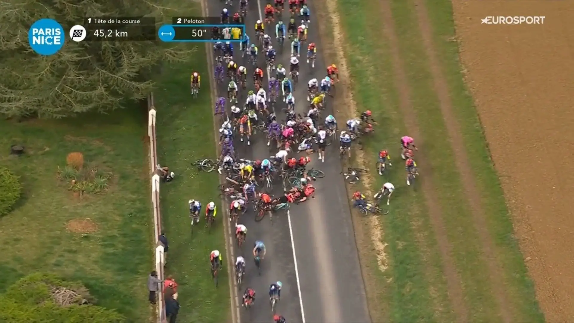 🎥 Big crash in Paris-Nice: yellow and green jersey involved, Sénéchal in tears on the ground