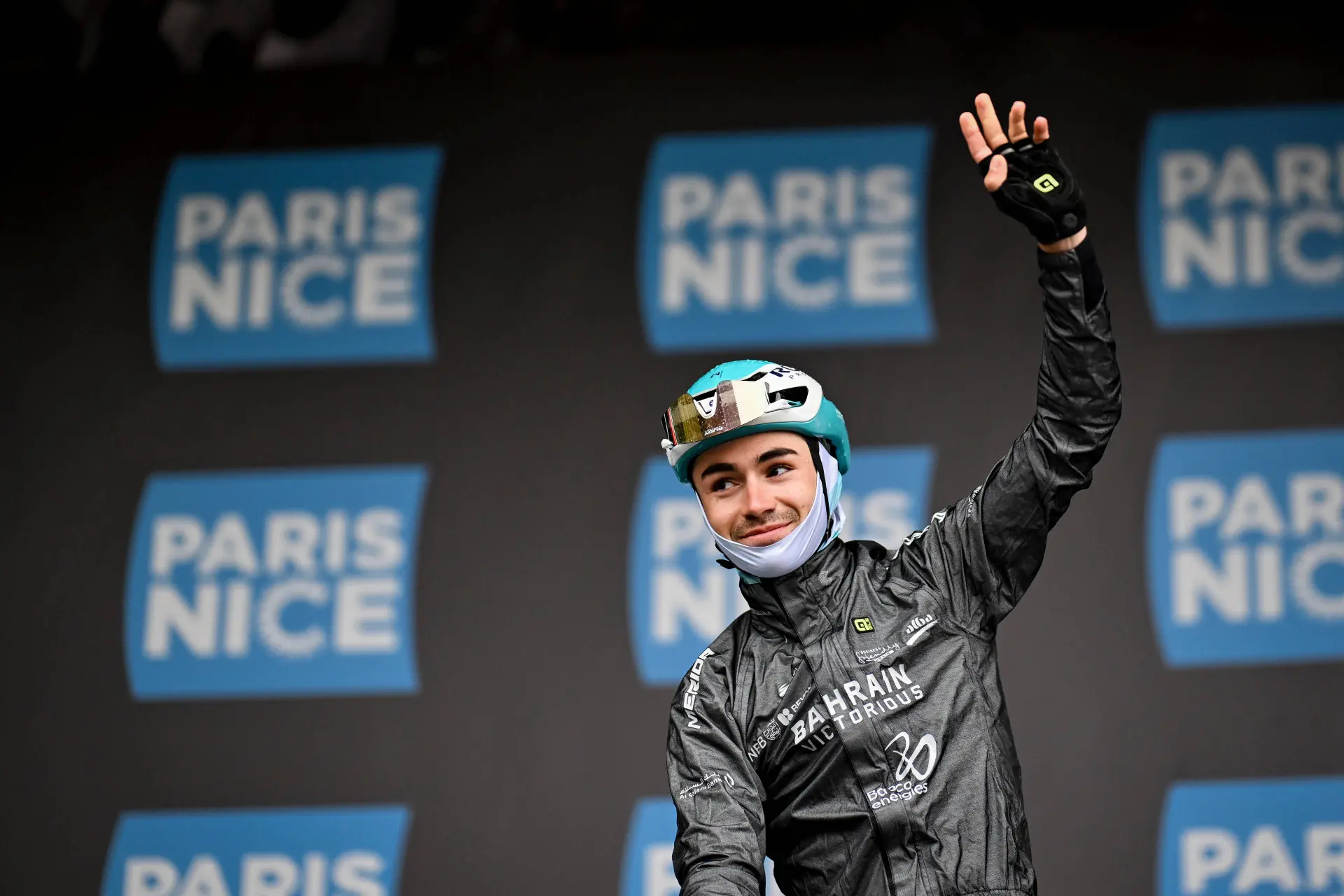 Martinez criticized by his team Bahrain Victorious after losing 9 (!) minutes in echelon stage: "Only one person is to blame"