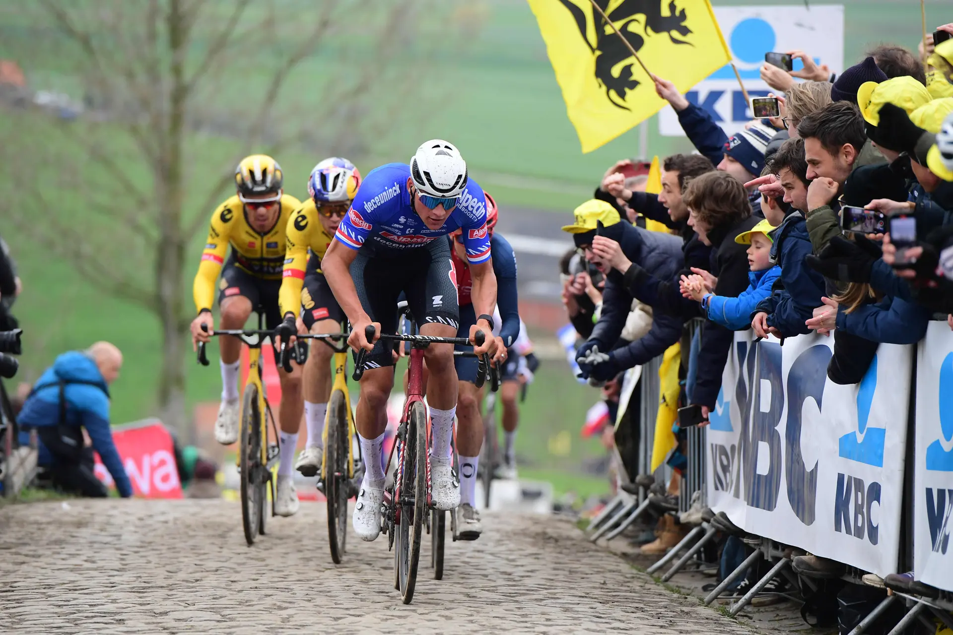 Wuyts calls van der Poel one of the greatest: "He can complete a unique combo this spring"