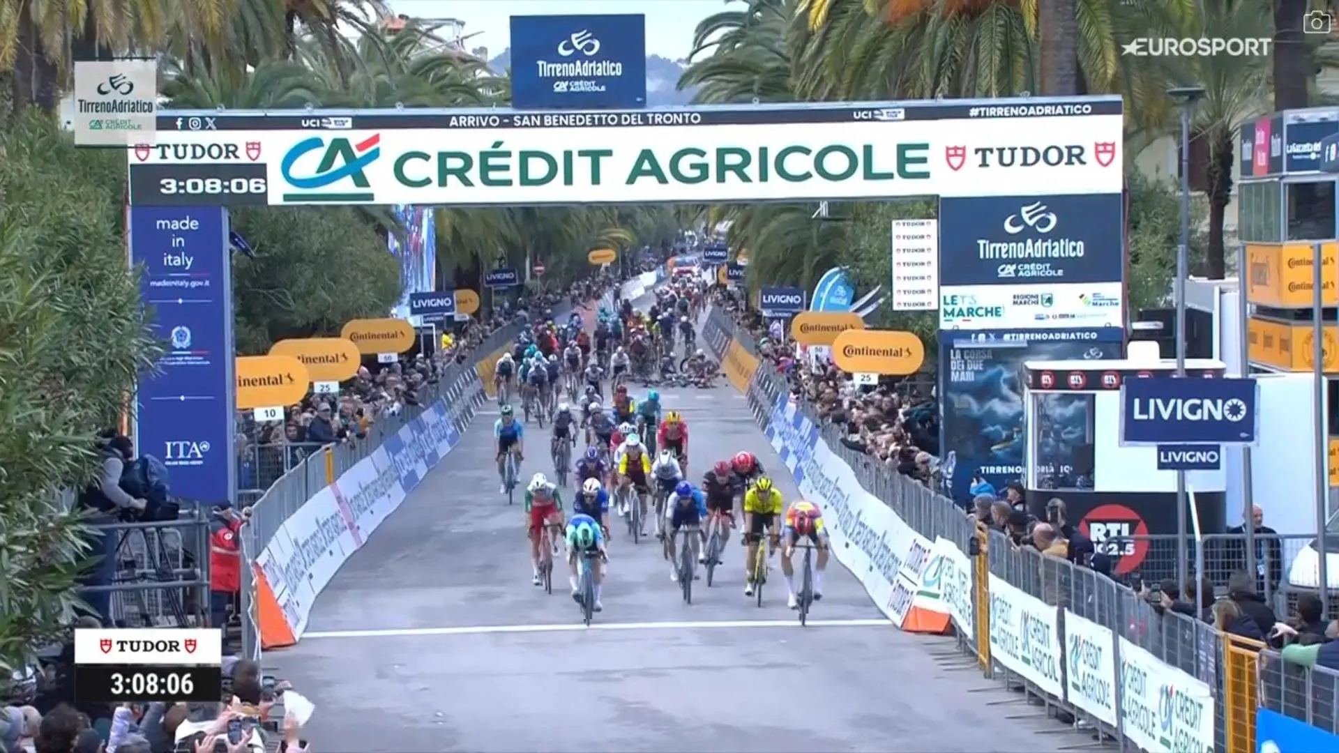 Milan and Ganna team up to outsmart and overpower the Dutch in Tirreno: Magnier and Stuyven crash