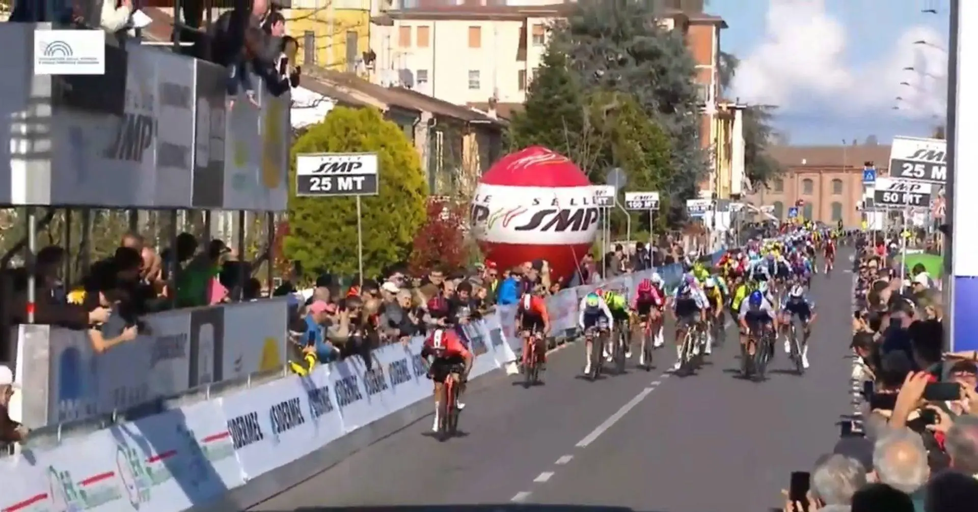 He's back! Caleb Ewan sprints - thanks to great lead-out - to victory in first stage Coppi e Bartali